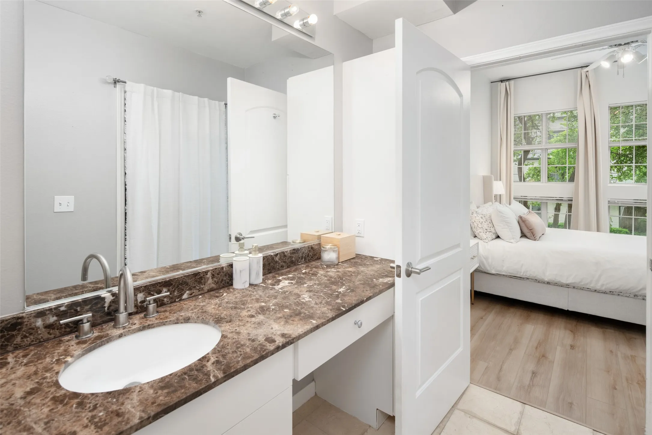 Condominium For Sale in Dallas County , 3225 Turtle Creek Boulevard 234, Dallas, Texas 75219, 1 Bedroom, 1 Bathroom, 2 Garage spaces, 832 Sqft, built in 1998, mls#21368709, Real Estate Agent in Dallas, Homes For Sale in Dallas county, Homes For Sale in Dallas, Realtor in Dallas Texas, Real Estate Brokerage Independent Realty Texas, Luminita Cordes Realtor