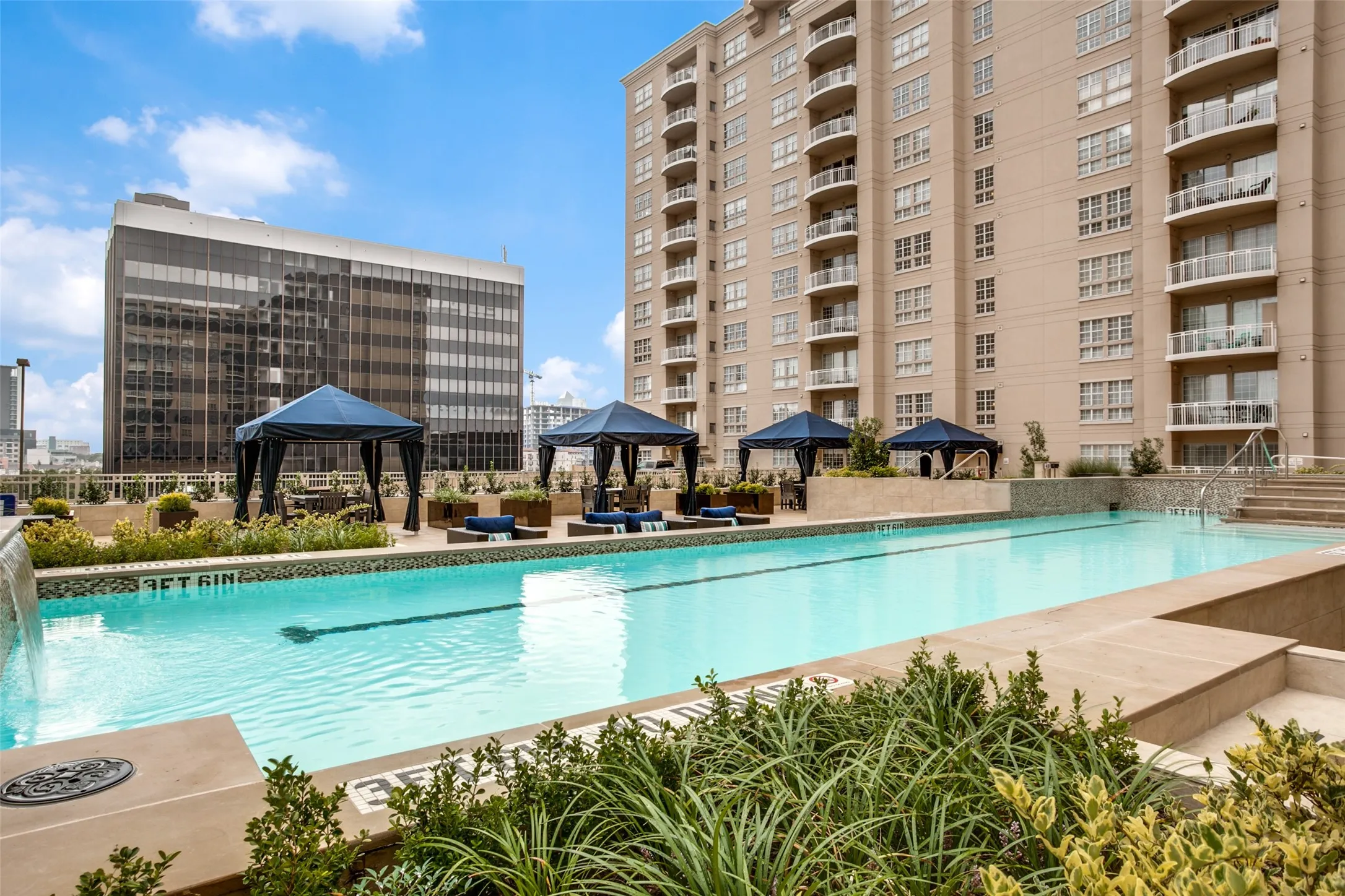 Condominium For Sale in Dallas County , 3225 Turtle Creek Boulevard 234, Dallas, Texas 75219, 1 Bedroom, 1 Bathroom, 2 Garage spaces, 832 Sqft, built in 1998, mls#21368709, Real Estate Agent in Dallas, Homes For Sale in Dallas county, Homes For Sale in Dallas, Realtor in Dallas Texas, Real Estate Brokerage Independent Realty Texas, Luminita Cordes Realtor