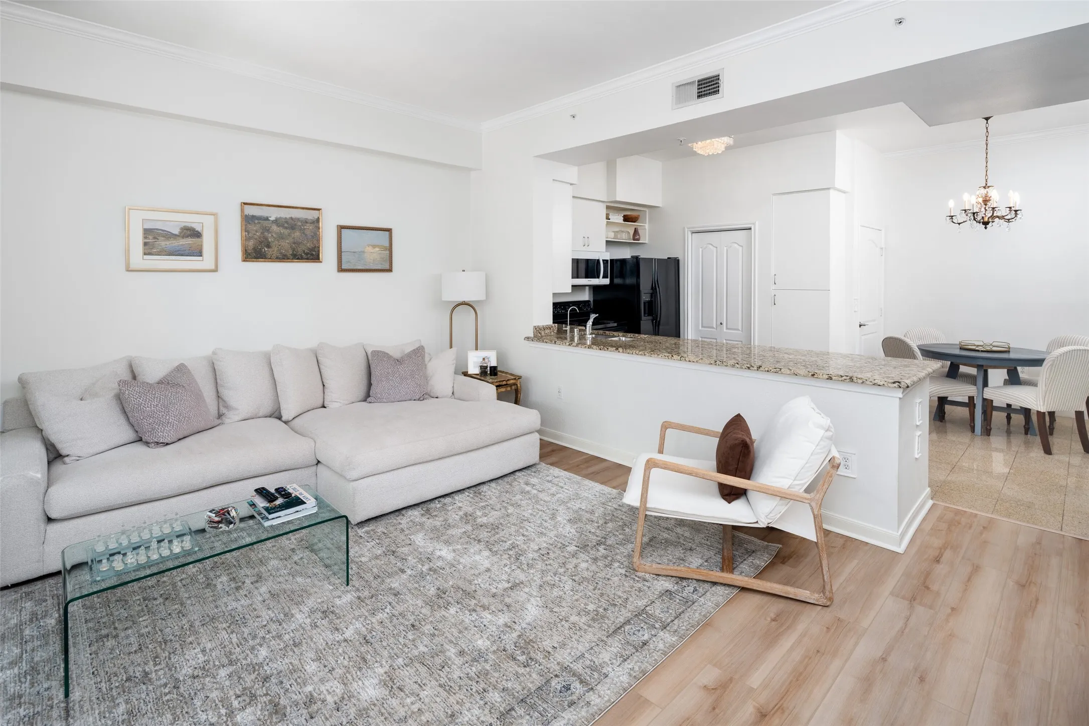Condominium For Sale in Dallas County , 3225 Turtle Creek Boulevard 234, Dallas, Texas 75219, 1 Bedroom, 1 Bathroom, 2 Garage spaces, 832 Sqft, built in 1998, mls#21368709, Real Estate Agent in Dallas, Homes For Sale in Dallas county, Homes For Sale in Dallas, Realtor in Dallas Texas, Real Estate Brokerage Independent Realty Texas, Luminita Cordes Realtor