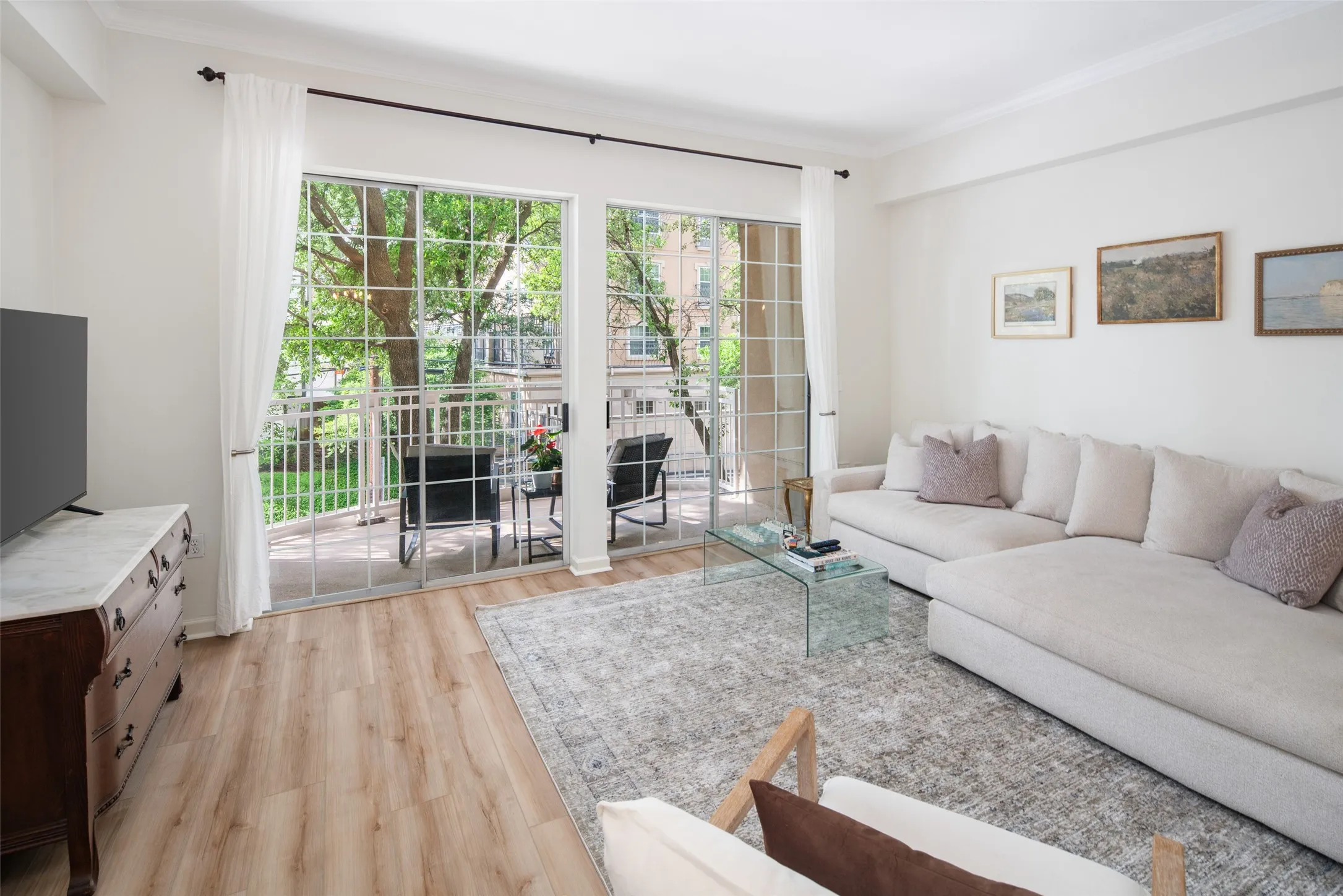 Condominium For Sale in Dallas County , 3225 Turtle Creek Boulevard 234, Dallas, Texas 75219, 1 Bedroom, 1 Bathroom, 2 Garage spaces, 832 Sqft, built in 1998, mls#21368709, Real Estate Agent in Dallas, Homes For Sale in Dallas county, Homes For Sale in Dallas, Realtor in Dallas Texas, Real Estate Brokerage Independent Realty Texas, Luminita Cordes Realtor