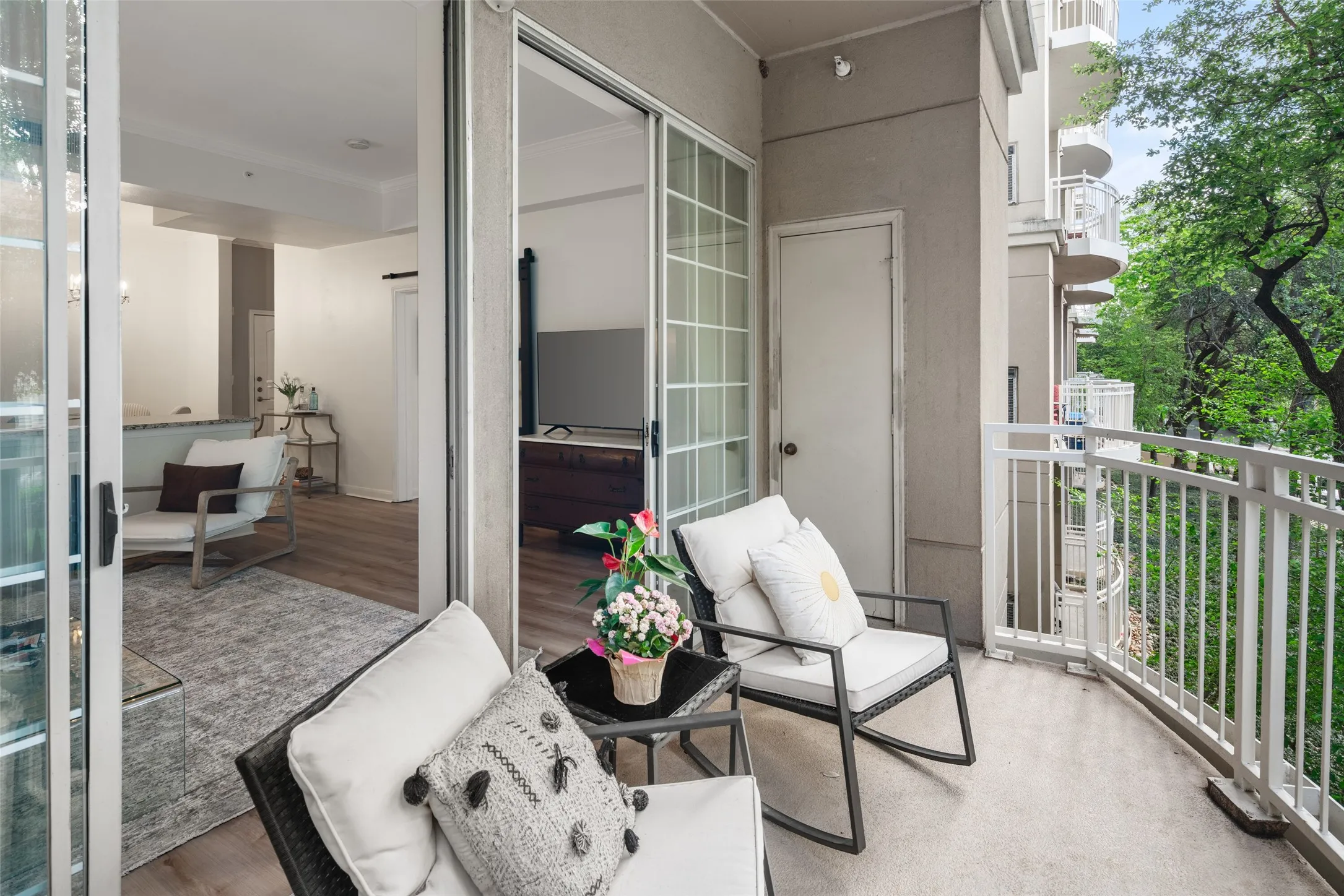 Condominium For Sale in Dallas County , 3225 Turtle Creek Boulevard 234, Dallas, Texas 75219, 1 Bedroom, 1 Bathroom, 2 Garage spaces, 832 Sqft, built in 1998, mls#21368709, Real Estate Agent in Dallas, Homes For Sale in Dallas county, Homes For Sale in Dallas, Realtor in Dallas Texas, Real Estate Brokerage Independent Realty Texas, Luminita Cordes Realtor