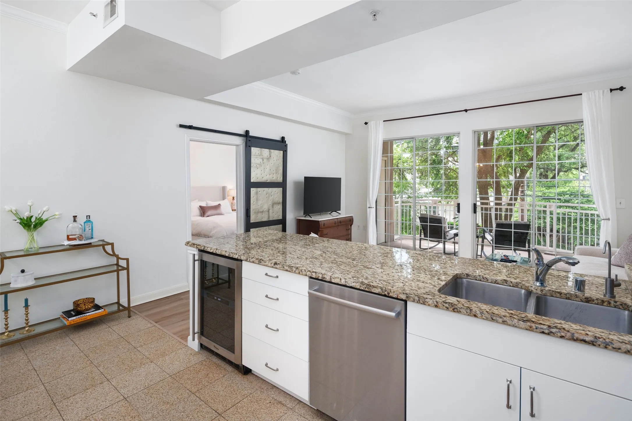 Condominium For Sale in Dallas County , 3225 Turtle Creek Boulevard 234, Dallas, Texas 75219, 1 Bedroom, 1 Bathroom, 2 Garage spaces, 832 Sqft, built in 1998, mls#21368709, Real Estate Agent in Dallas, Homes For Sale in Dallas county, Homes For Sale in Dallas, Realtor in Dallas Texas, Real Estate Brokerage Independent Realty Texas, Luminita Cordes Realtor
