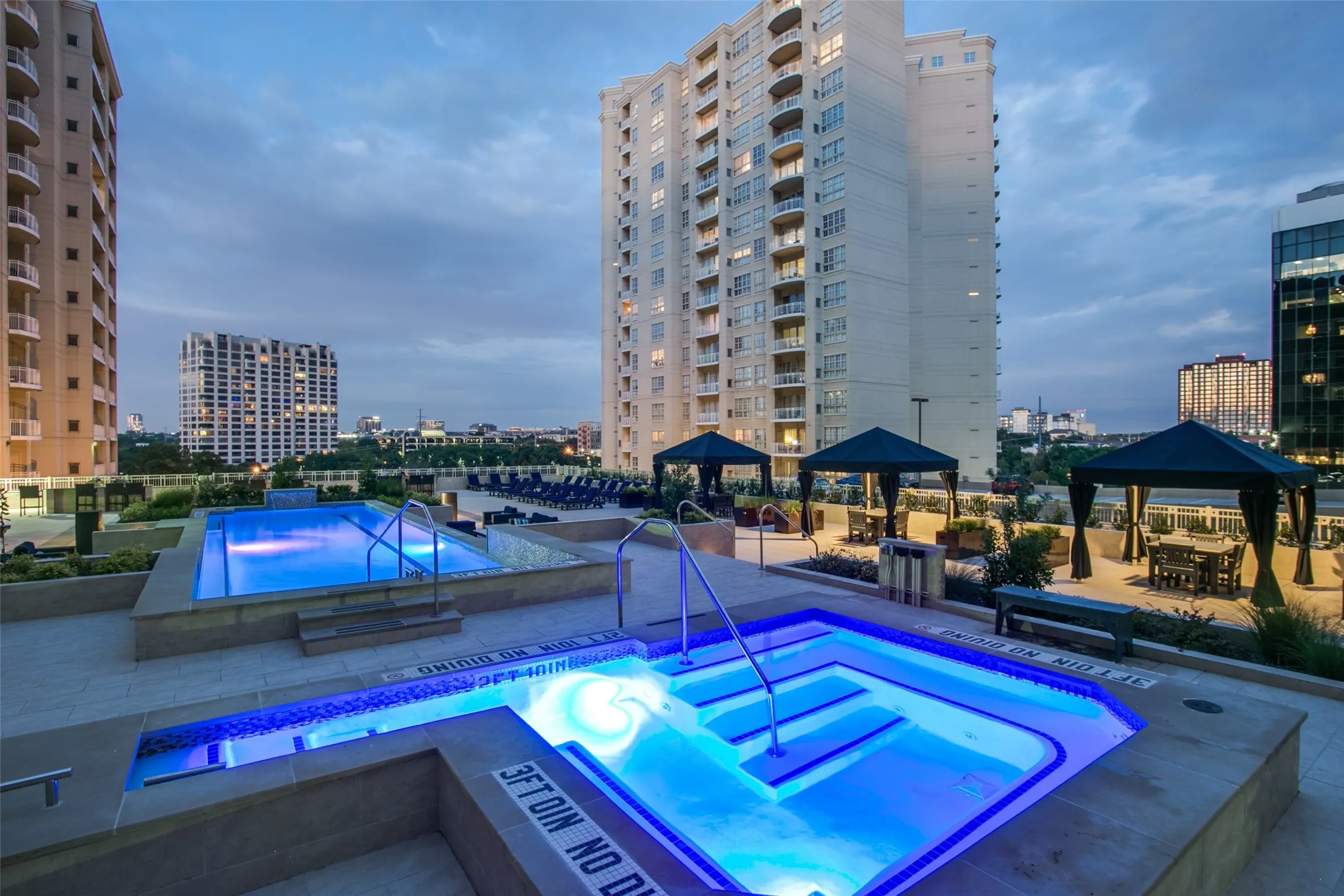 Condominium For Sale in Dallas County , 3225 Turtle Creek Boulevard 234, Dallas, Texas 75219, 1 Bedroom, 1 Bathroom, 2 Garage spaces, 832 Sqft, built in 1998, mls#21368709, Real Estate Agent in Dallas, Homes For Sale in Dallas county, Homes For Sale in Dallas, Realtor in Dallas Texas, Real Estate Brokerage Independent Realty Texas, Luminita Cordes Realtor