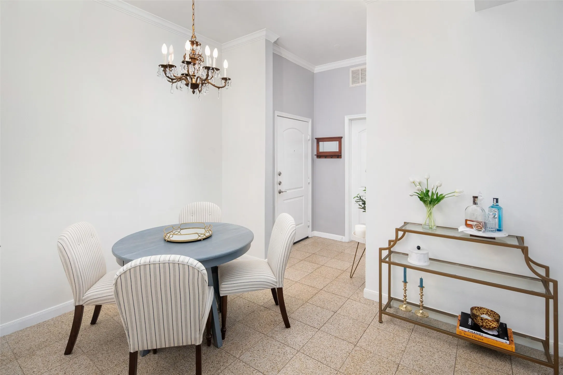 Condominium For Sale in Dallas County , 3225 Turtle Creek Boulevard 234, Dallas, Texas 75219, 1 Bedroom, 1 Bathroom, 2 Garage spaces, 832 Sqft, built in 1998, mls#21368709, Real Estate Agent in Dallas, Homes For Sale in Dallas county, Homes For Sale in Dallas, Realtor in Dallas Texas, Real Estate Brokerage Independent Realty Texas, Luminita Cordes Realtor