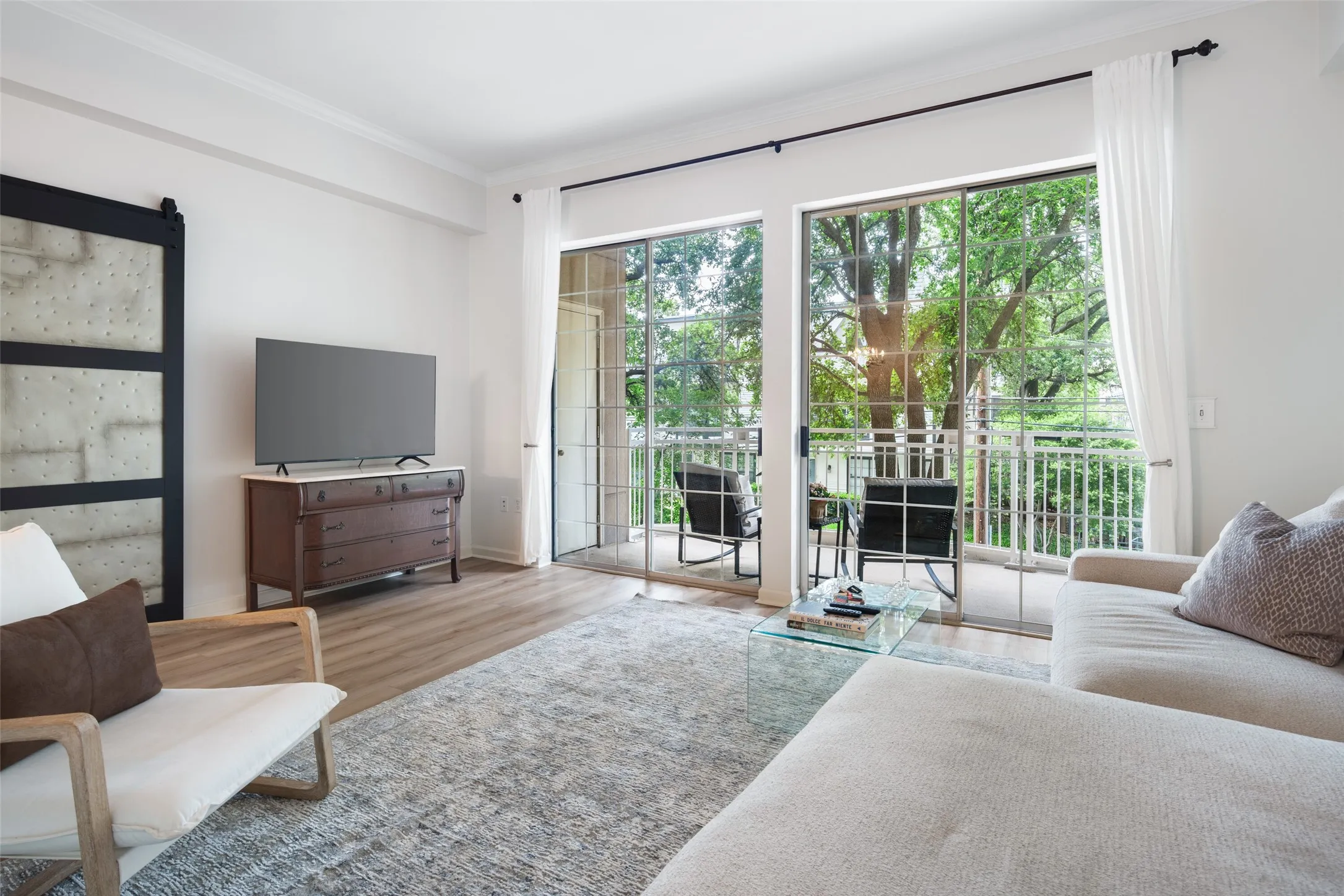 Condominium For Sale in Dallas County , 3225 Turtle Creek Boulevard 234, Dallas, Texas 75219, 1 Bedroom, 1 Bathroom, 2 Garage spaces, 832 Sqft, built in 1998, mls#21368709, Real Estate Agent in Dallas, Homes For Sale in Dallas county, Homes For Sale in Dallas, Realtor in Dallas Texas, Real Estate Brokerage Independent Realty Texas, Luminita Cordes Realtor