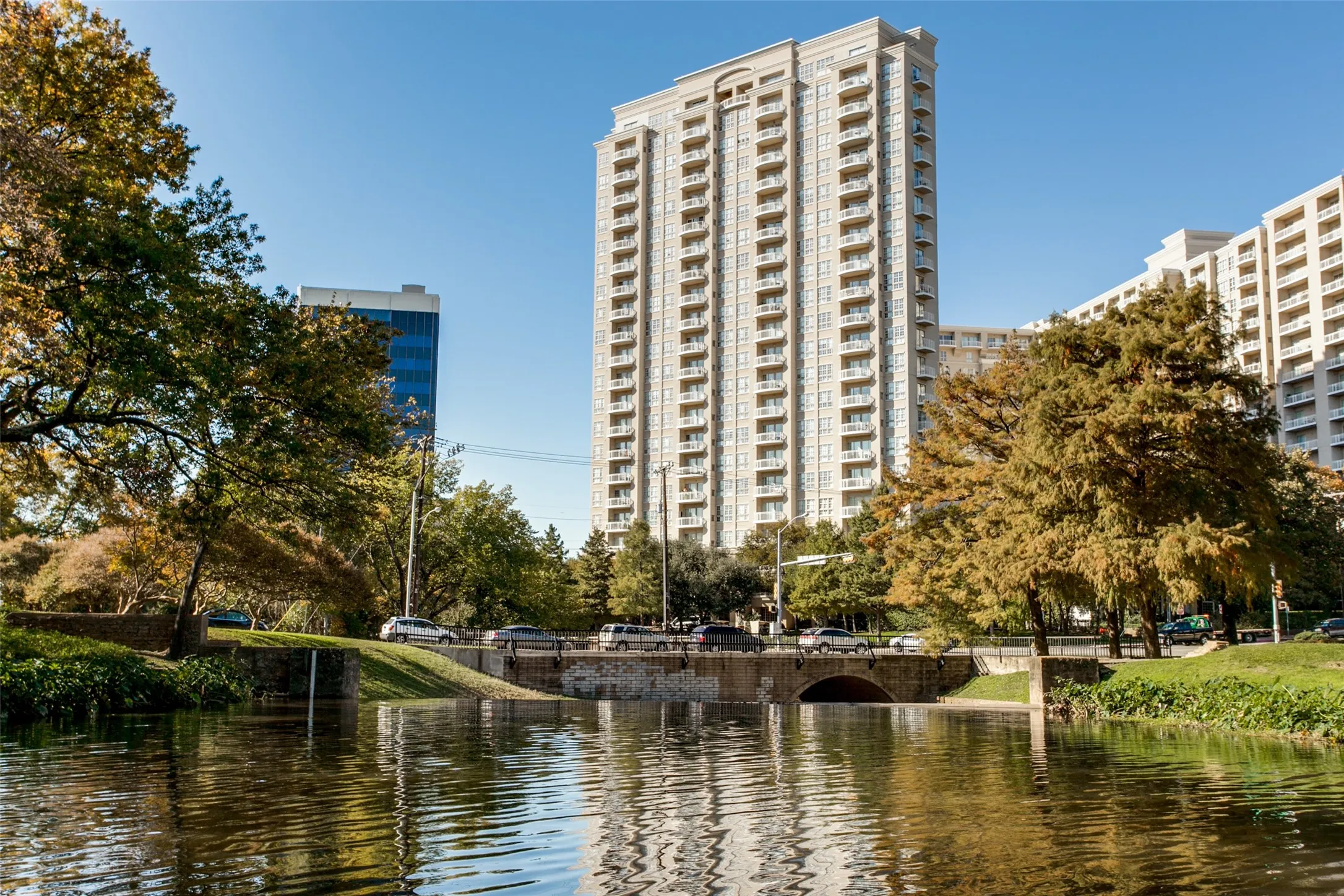 Condominium For Sale in Dallas County , 3225 Turtle Creek Boulevard 234, Dallas, Texas 75219, 1 Bedroom, 1 Bathroom, 2 Garage spaces, 832 Sqft, built in 1998, mls#21368709, Real Estate Agent in Dallas, Homes For Sale in Dallas county, Homes For Sale in Dallas, Realtor in Dallas Texas, Real Estate Brokerage Independent Realty Texas, Luminita Cordes Realtor