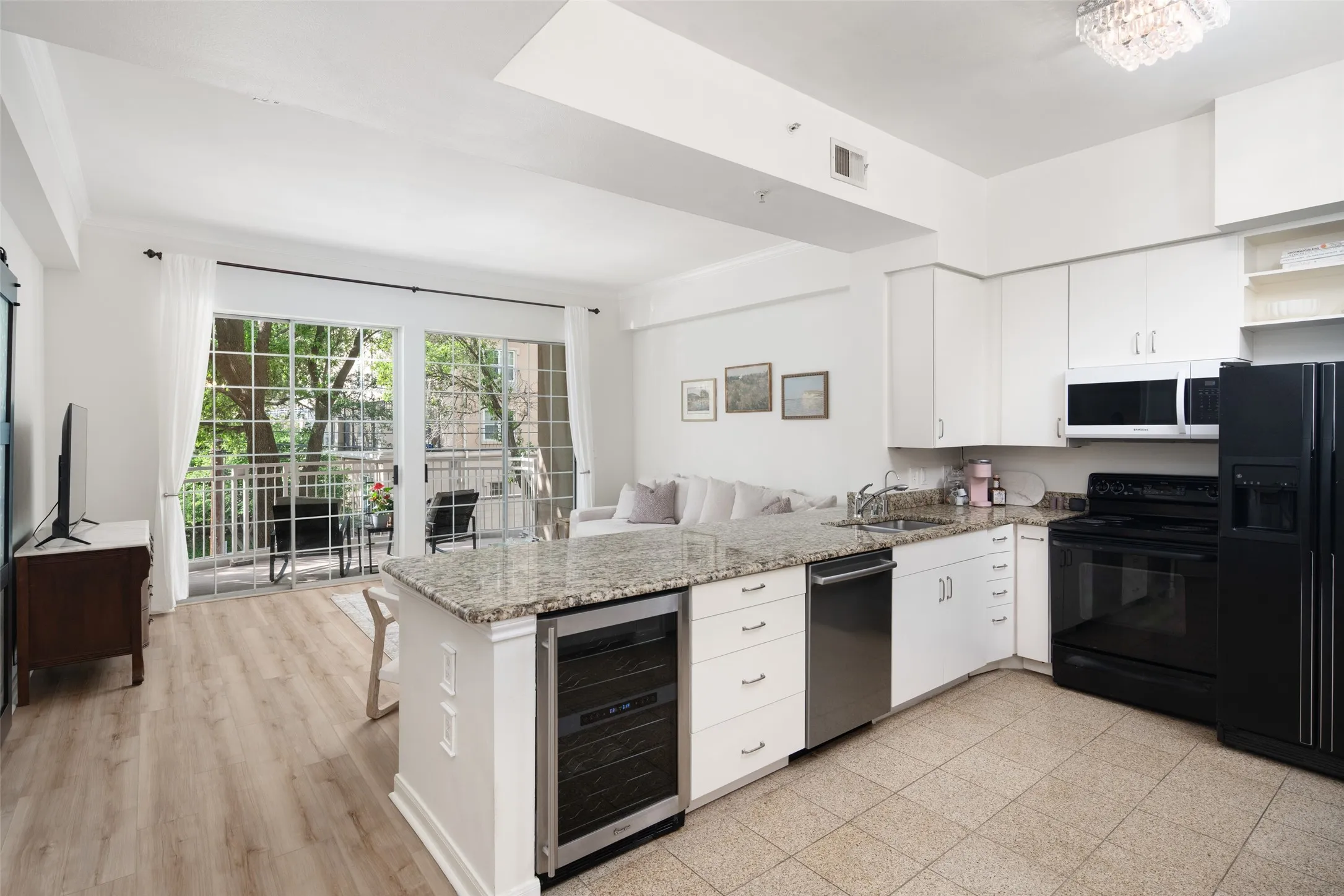 Condominium For Sale in Dallas County , 3225 Turtle Creek Boulevard 234, Dallas, Texas 75219, 1 Bedroom, 1 Bathroom, 2 Garage spaces, 832 Sqft, built in 1998, mls#21368709, Real Estate Agent in Dallas, Homes For Sale in Dallas county, Homes For Sale in Dallas, Realtor in Dallas Texas, Real Estate Brokerage Independent Realty Texas, Luminita Cordes Realtor