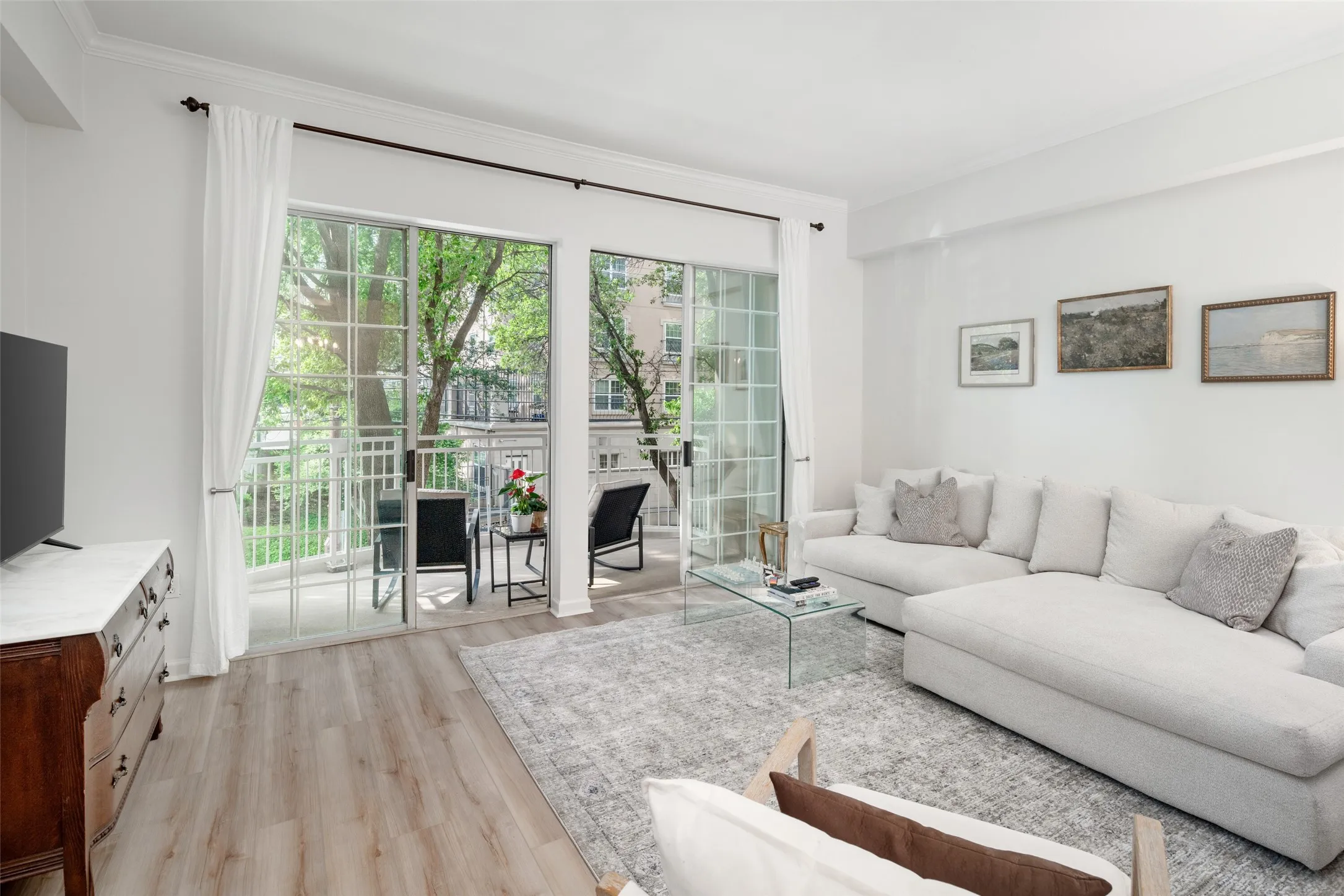 Condominium For Sale in Dallas County , 3225 Turtle Creek Boulevard 234, Dallas, Texas 75219, 1 Bedroom, 1 Bathroom, 2 Garage spaces, 832 Sqft, built in 1998, mls#21368709, Real Estate Agent in Dallas, Homes For Sale in Dallas county, Homes For Sale in Dallas, Realtor in Dallas Texas, Real Estate Brokerage Independent Realty Texas, Luminita Cordes Realtor