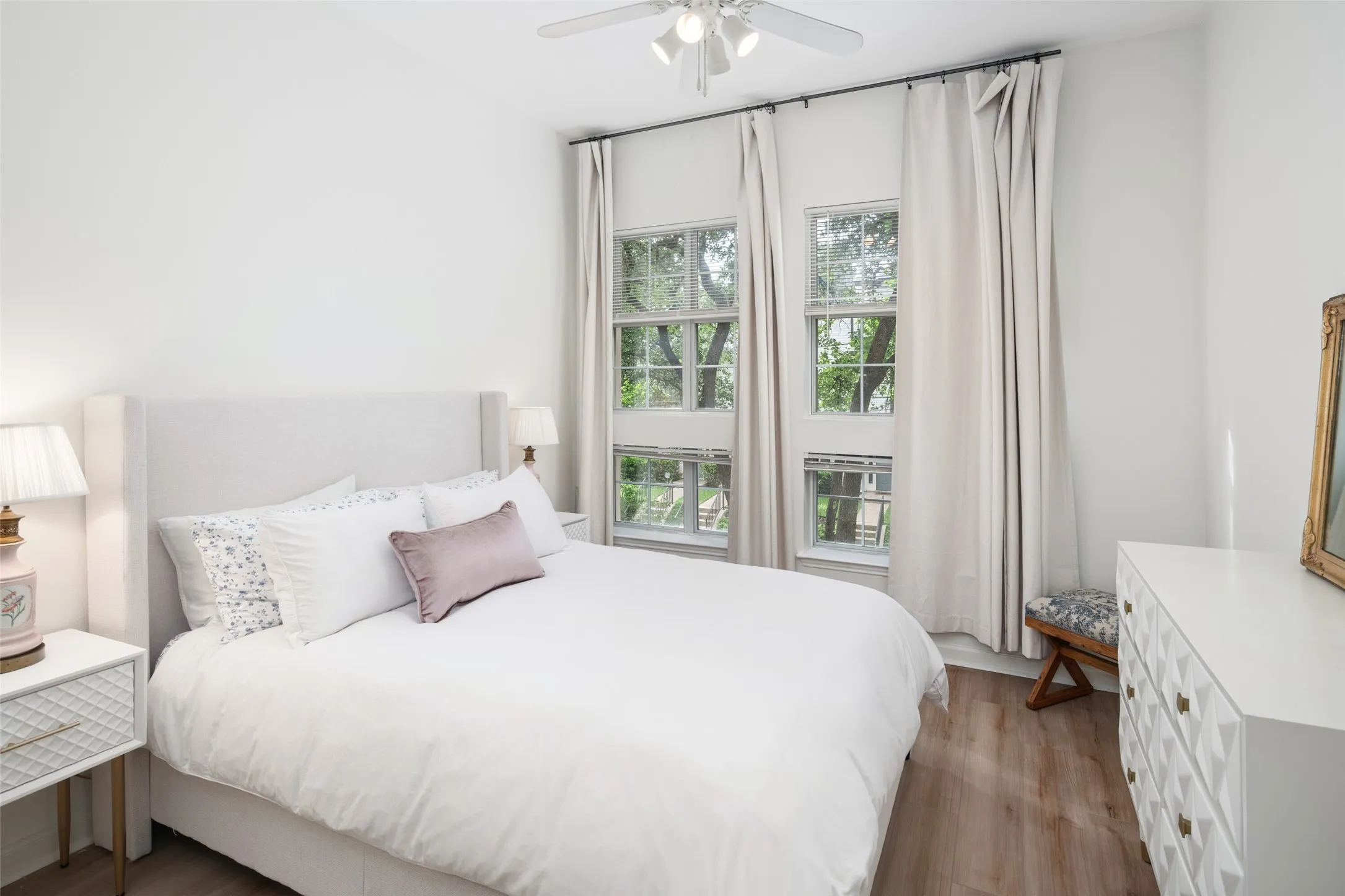 Condominium For Sale in Dallas County , 3225 Turtle Creek Boulevard 234, Dallas, Texas 75219, 1 Bedroom, 1 Bathroom, 2 Garage spaces, 832 Sqft, built in 1998, mls#21368709, Real Estate Agent in Dallas, Homes For Sale in Dallas county, Homes For Sale in Dallas, Realtor in Dallas Texas, Real Estate Brokerage Independent Realty Texas, Luminita Cordes Realtor