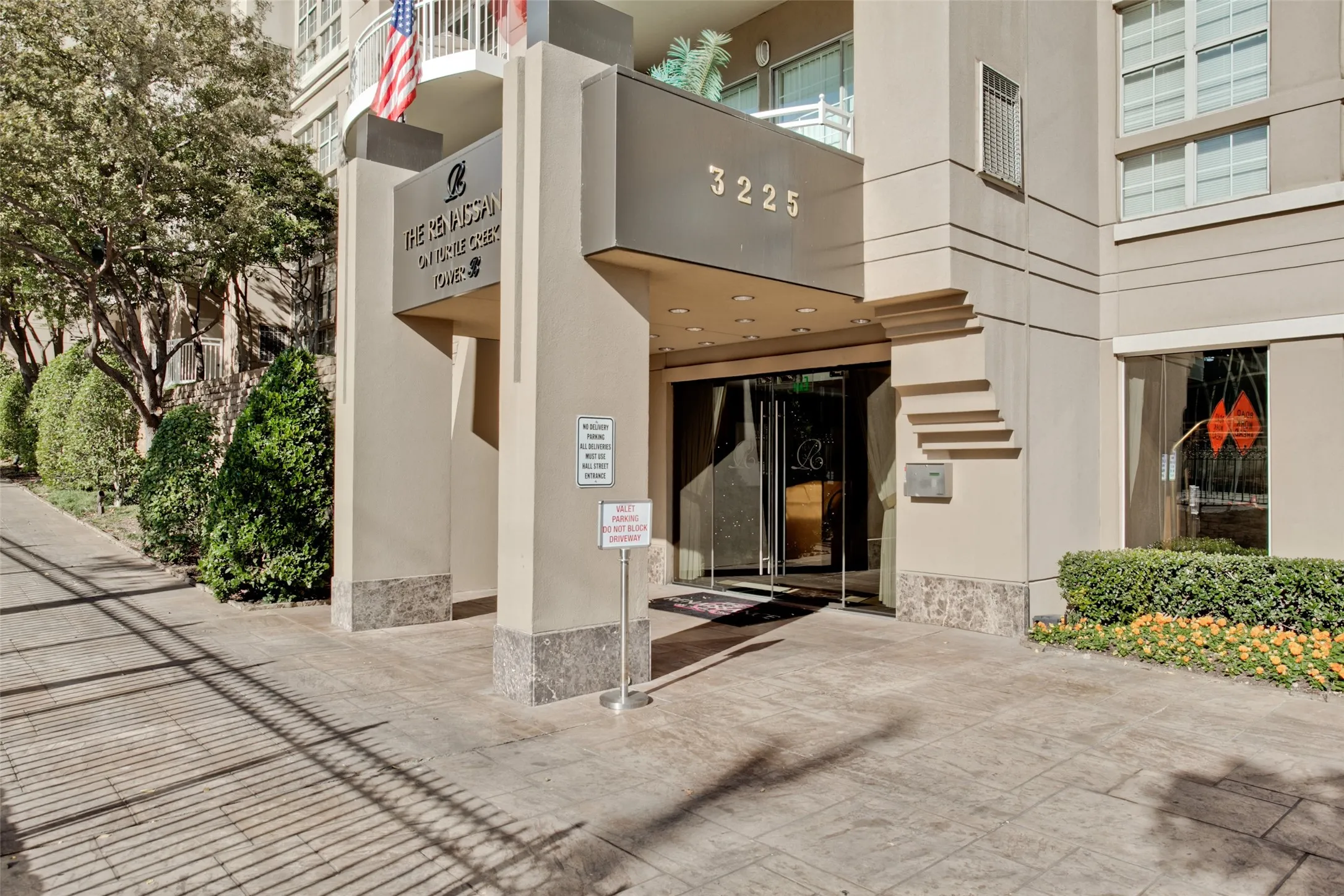 Condominium For Sale in Dallas County , 3225 Turtle Creek Boulevard 234, Dallas, Texas 75219, 1 Bedroom, 1 Bathroom, 2 Garage spaces, 832 Sqft, built in 1998, mls#21368709, Real Estate Agent in Dallas, Homes For Sale in Dallas county, Homes For Sale in Dallas, Realtor in Dallas Texas, Real Estate Brokerage Independent Realty Texas, Luminita Cordes Realtor