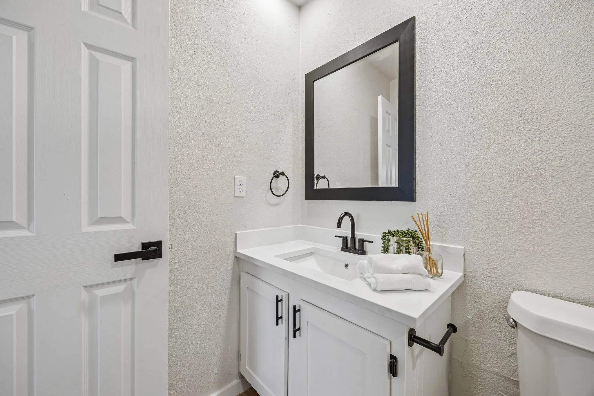 Single Family Residence For Sale in Dallas County , 11711 Kilkirk Lane, Dallas, Texas 75228, 4 Bedroom, 2 Bathroom, 2 Garage spaces, 2,151 Sqft, built in 1979, mls#21368265, Real Estate Agent in Dallas, Homes For Sale in Dallas county, Homes For Sale in Dallas, Realtor in Dallas Texas, Real Estate Brokerage Independent Realty Texas, Luminita Cordes Realtor