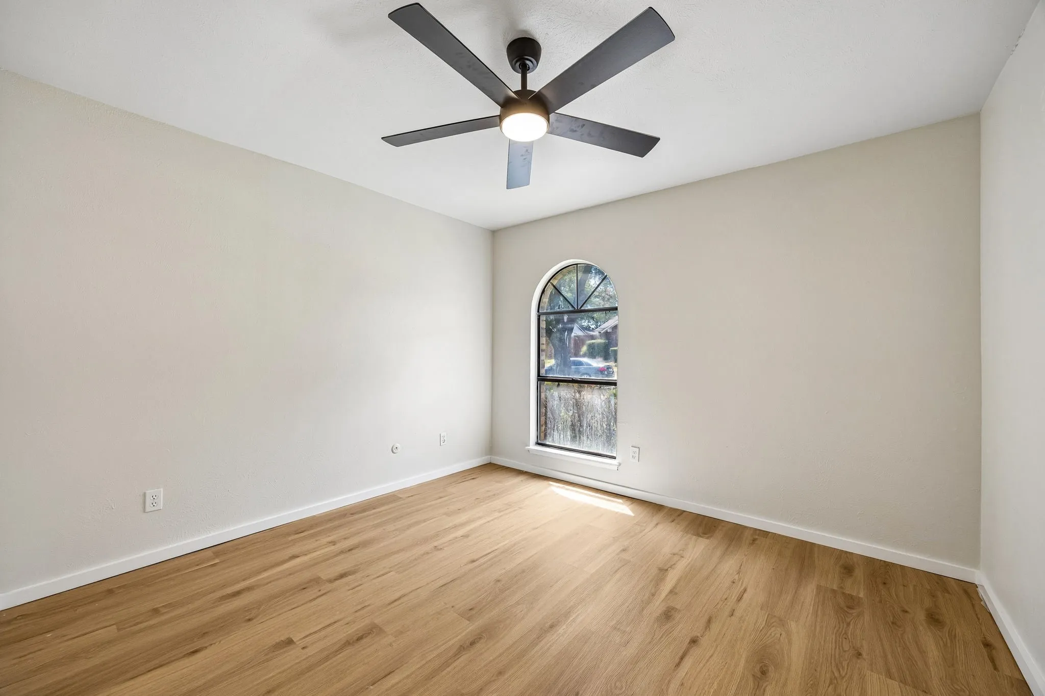 Single Family Residence For Sale in Dallas County , 11711 Kilkirk Lane, Dallas, Texas 75228, 4 Bedroom, 2 Bathroom, 2 Garage spaces, 2,151 Sqft, built in 1979, mls#21368265, Real Estate Agent in Dallas, Homes For Sale in Dallas county, Homes For Sale in Dallas, Realtor in Dallas Texas, Real Estate Brokerage Independent Realty Texas, Luminita Cordes Realtor