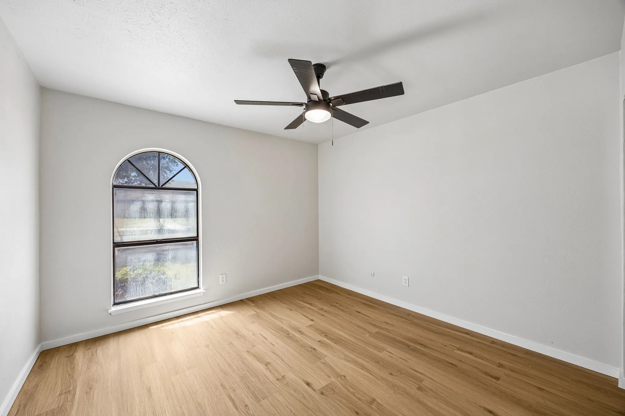 Single Family Residence For Sale in Dallas County , 11711 Kilkirk Lane, Dallas, Texas 75228, 4 Bedroom, 2 Bathroom, 2 Garage spaces, 2,151 Sqft, built in 1979, mls#21368265, Real Estate Agent in Dallas, Homes For Sale in Dallas county, Homes For Sale in Dallas, Realtor in Dallas Texas, Real Estate Brokerage Independent Realty Texas, Luminita Cordes Realtor