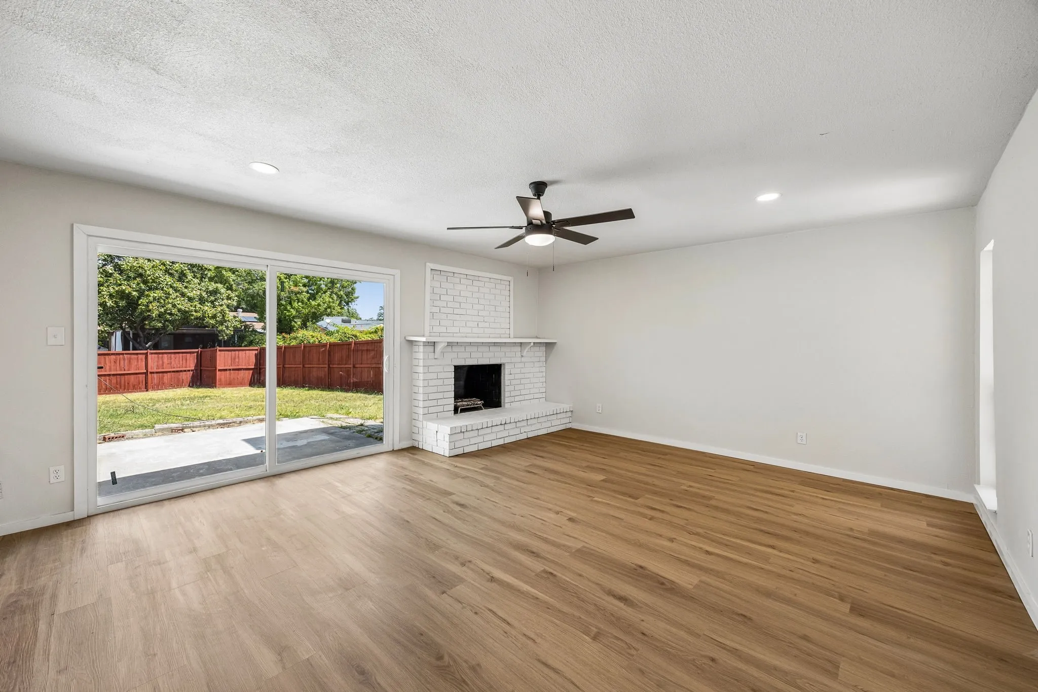 Single Family Residence For Sale in Dallas County , 11711 Kilkirk Lane, Dallas, Texas 75228, 4 Bedroom, 2 Bathroom, 2 Garage spaces, 2,151 Sqft, built in 1979, mls#21368265, Real Estate Agent in Dallas, Homes For Sale in Dallas county, Homes For Sale in Dallas, Realtor in Dallas Texas, Real Estate Brokerage Independent Realty Texas, Luminita Cordes Realtor