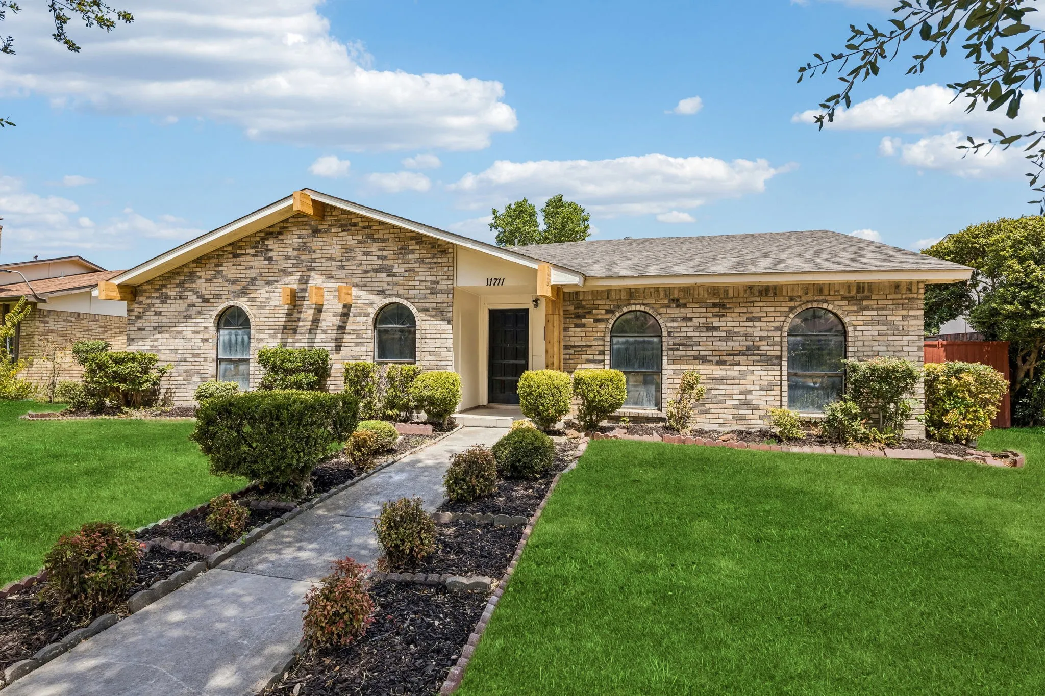 Single Family Residence For Sale in Dallas County , 11711 Kilkirk Lane, Dallas, Texas 75228, 4 Bedroom, 2 Bathroom, 2 Garage spaces, 2,151 Sqft, built in 1979, mls#21368265, Real Estate Agent in Dallas, Homes For Sale in Dallas county, Homes For Sale in Dallas, Realtor in Dallas Texas, Real Estate Brokerage Independent Realty Texas, Luminita Cordes Realtor