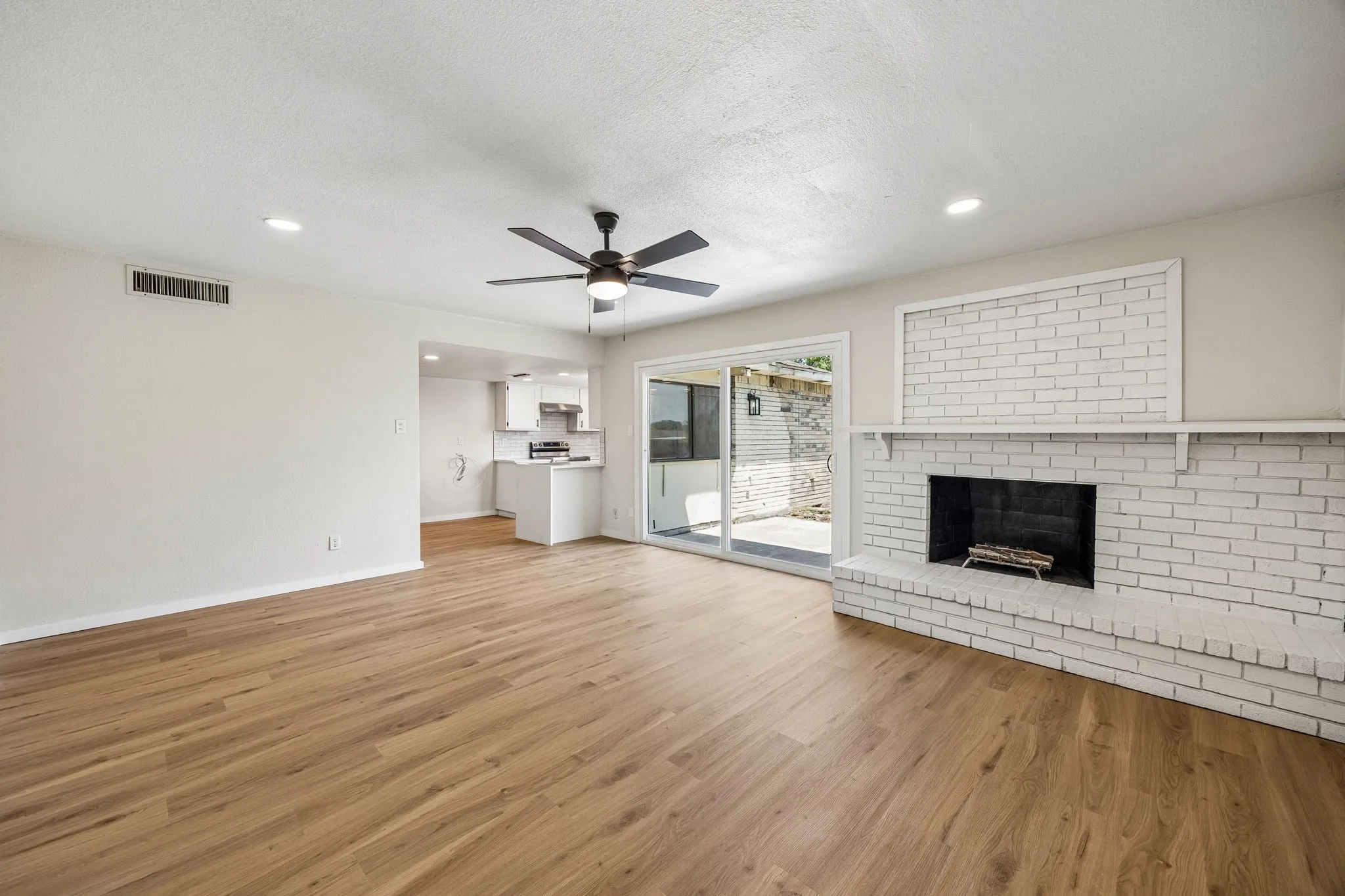 Single Family Residence For Sale in Dallas County , 11711 Kilkirk Lane, Dallas, Texas 75228, 4 Bedroom, 2 Bathroom, 2 Garage spaces, 2,151 Sqft, built in 1979, mls#21368265, Real Estate Agent in Dallas, Homes For Sale in Dallas county, Homes For Sale in Dallas, Realtor in Dallas Texas, Real Estate Brokerage Independent Realty Texas, Luminita Cordes Realtor
