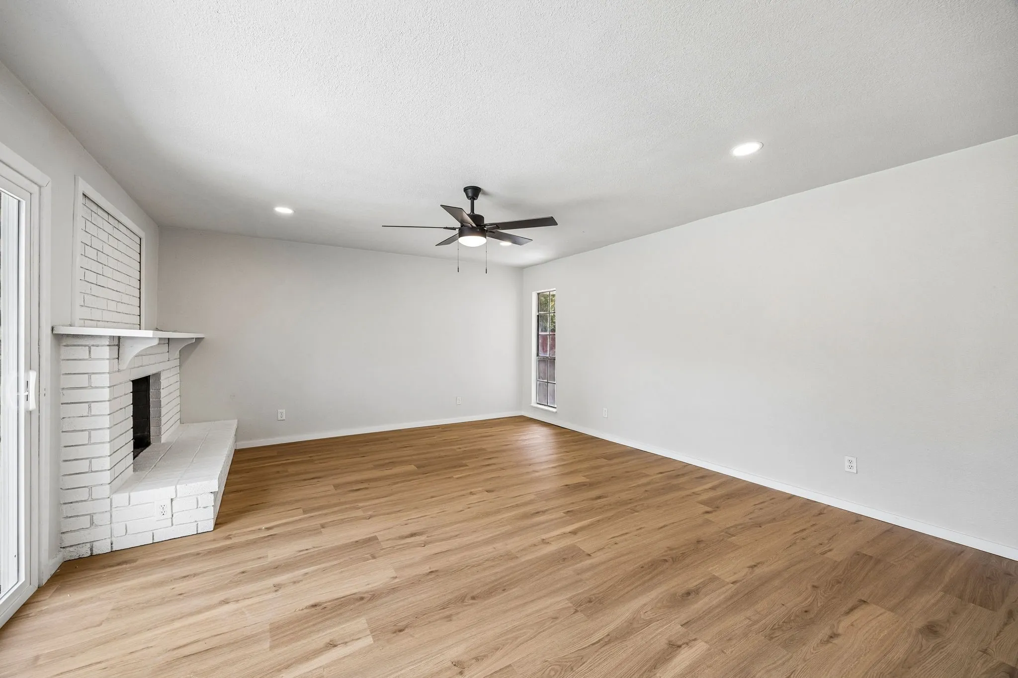 Single Family Residence For Sale in Dallas County , 11711 Kilkirk Lane, Dallas, Texas 75228, 4 Bedroom, 2 Bathroom, 2 Garage spaces, 2,151 Sqft, built in 1979, mls#21368265, Real Estate Agent in Dallas, Homes For Sale in Dallas county, Homes For Sale in Dallas, Realtor in Dallas Texas, Real Estate Brokerage Independent Realty Texas, Luminita Cordes Realtor