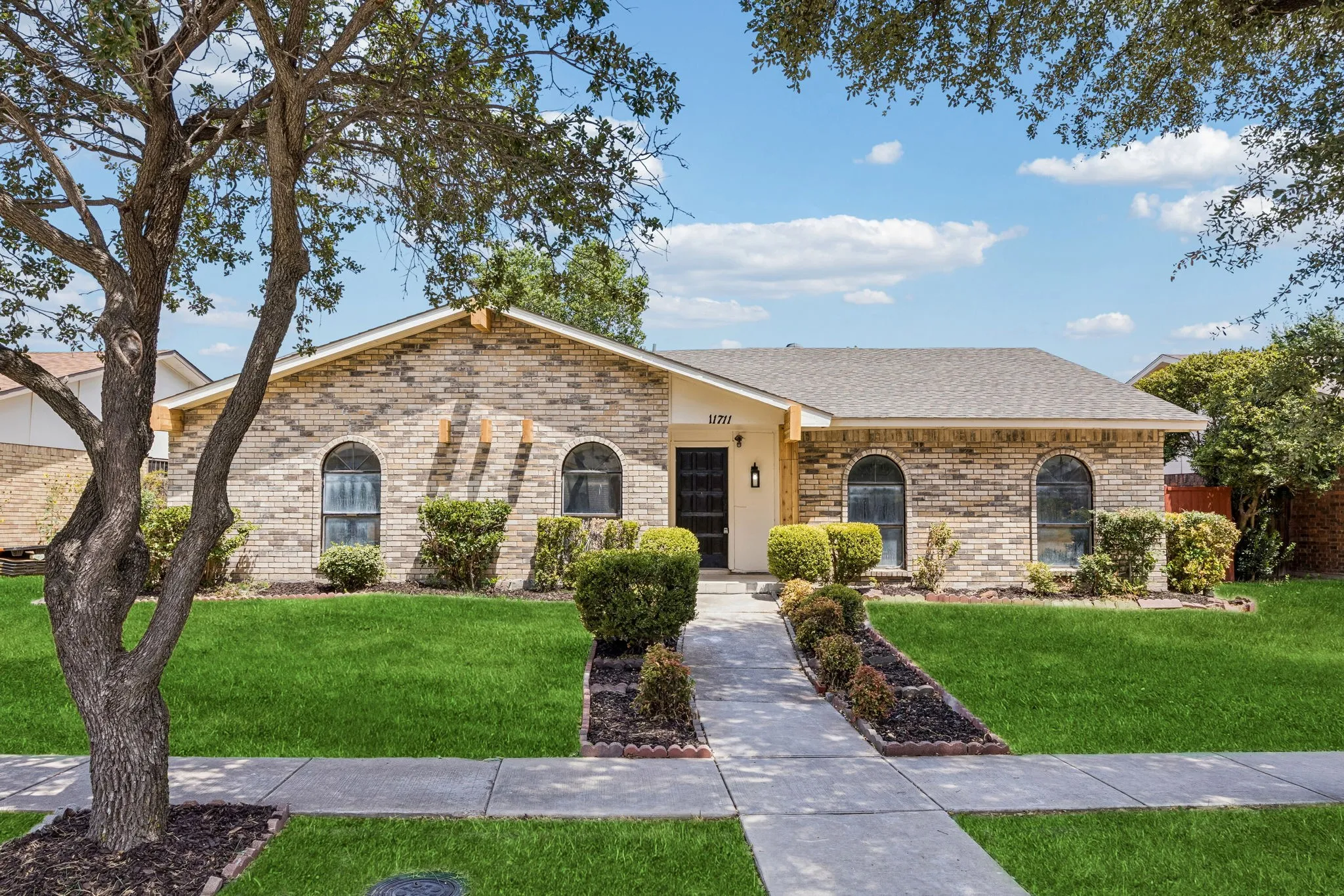 Single Family Residence For Sale in Dallas County , 11711 Kilkirk Lane, Dallas, Texas 75228, 4 Bedroom, 2 Bathroom, 2 Garage spaces, 2,151 Sqft, built in 1979, mls#21368265, Real Estate Agent in Dallas, Homes For Sale in Dallas county, Homes For Sale in Dallas, Realtor in Dallas Texas, Real Estate Brokerage Independent Realty Texas, Luminita Cordes Realtor