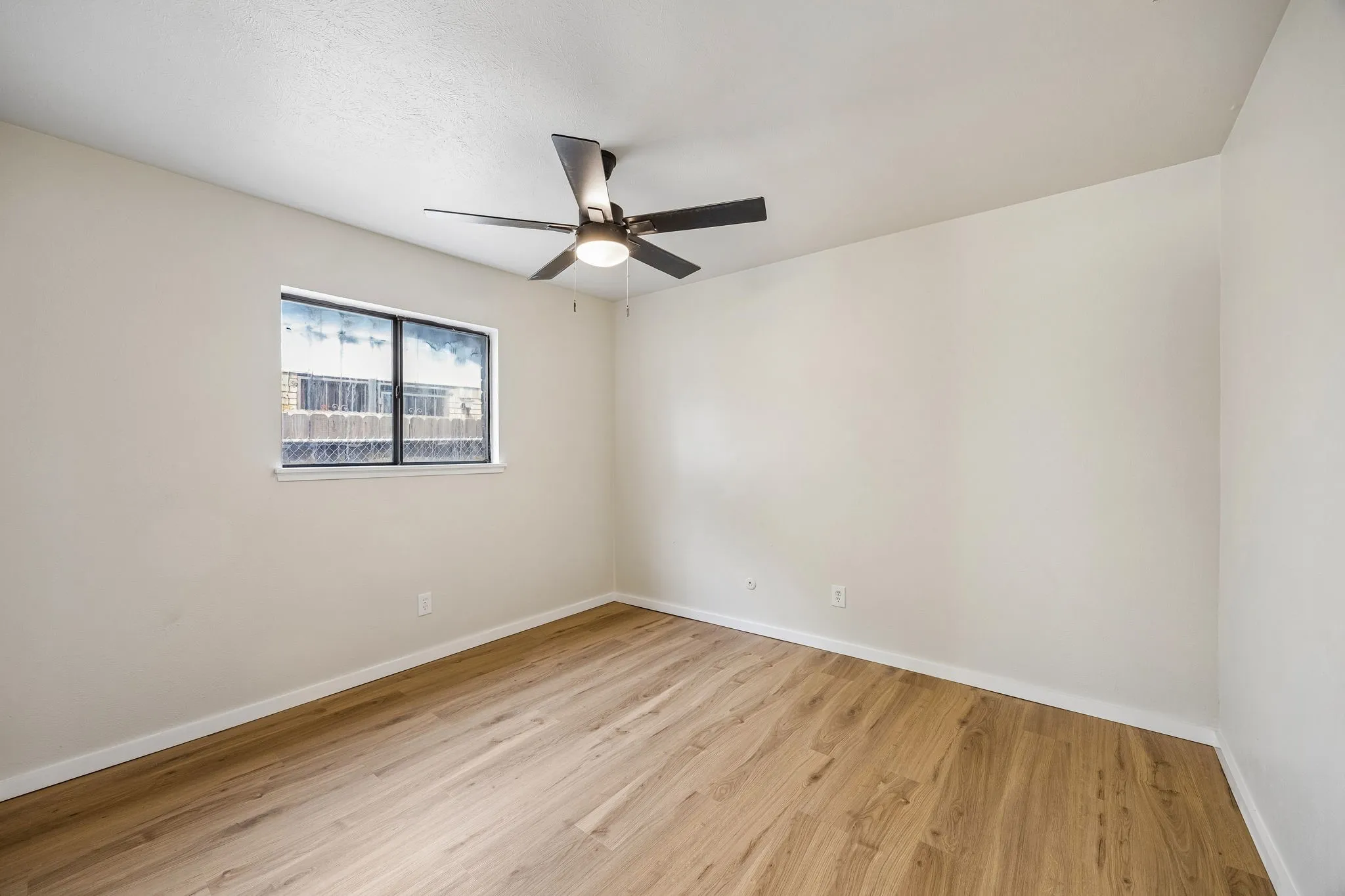 Single Family Residence For Sale in Dallas County , 11711 Kilkirk Lane, Dallas, Texas 75228, 4 Bedroom, 2 Bathroom, 2 Garage spaces, 2,151 Sqft, built in 1979, mls#21368265, Real Estate Agent in Dallas, Homes For Sale in Dallas county, Homes For Sale in Dallas, Realtor in Dallas Texas, Real Estate Brokerage Independent Realty Texas, Luminita Cordes Realtor