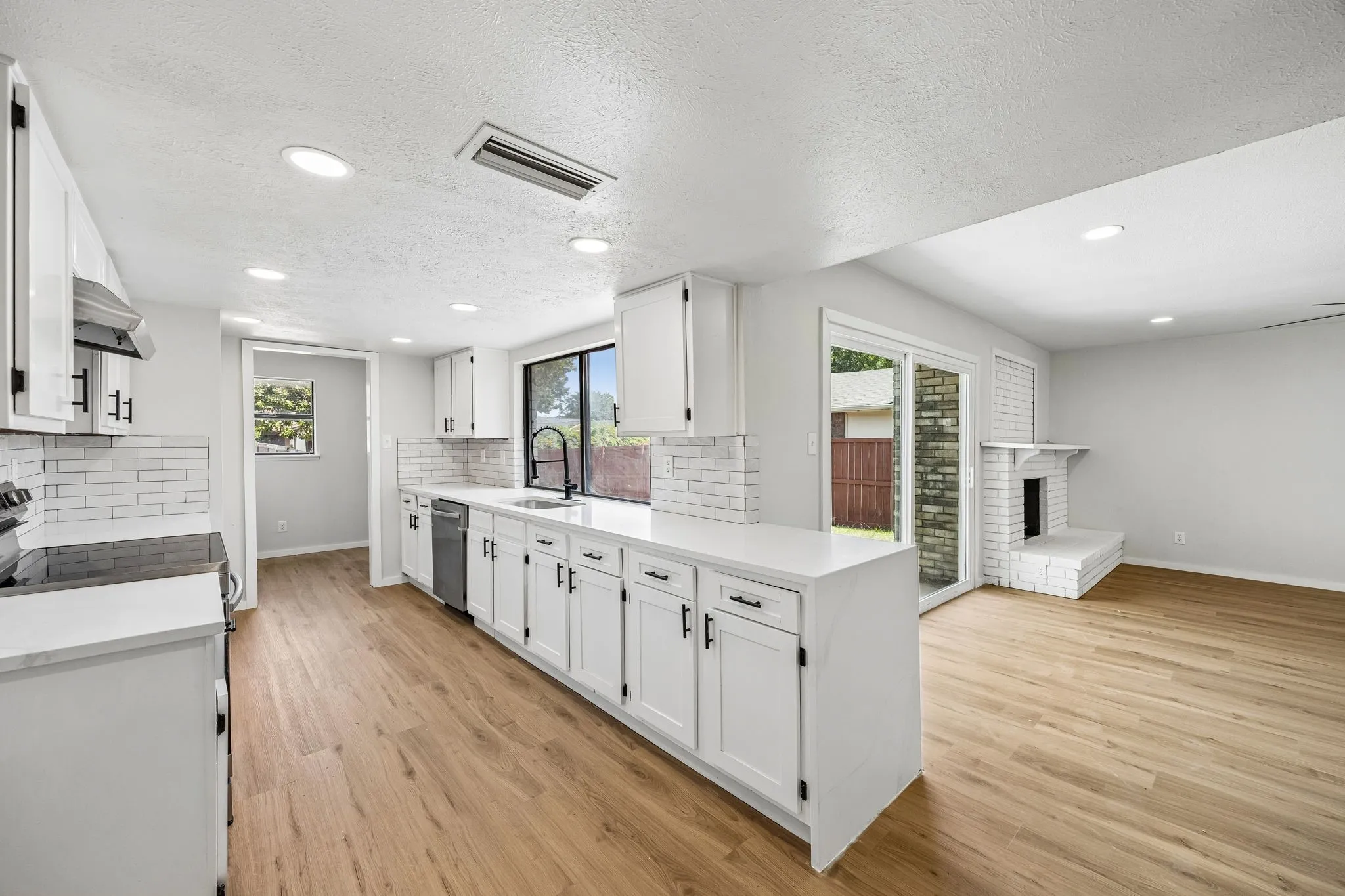 Single Family Residence For Sale in Dallas County , 11711 Kilkirk Lane, Dallas, Texas 75228, 4 Bedroom, 2 Bathroom, 2 Garage spaces, 2,151 Sqft, built in 1979, mls#21368265, Real Estate Agent in Dallas, Homes For Sale in Dallas county, Homes For Sale in Dallas, Realtor in Dallas Texas, Real Estate Brokerage Independent Realty Texas, Luminita Cordes Realtor