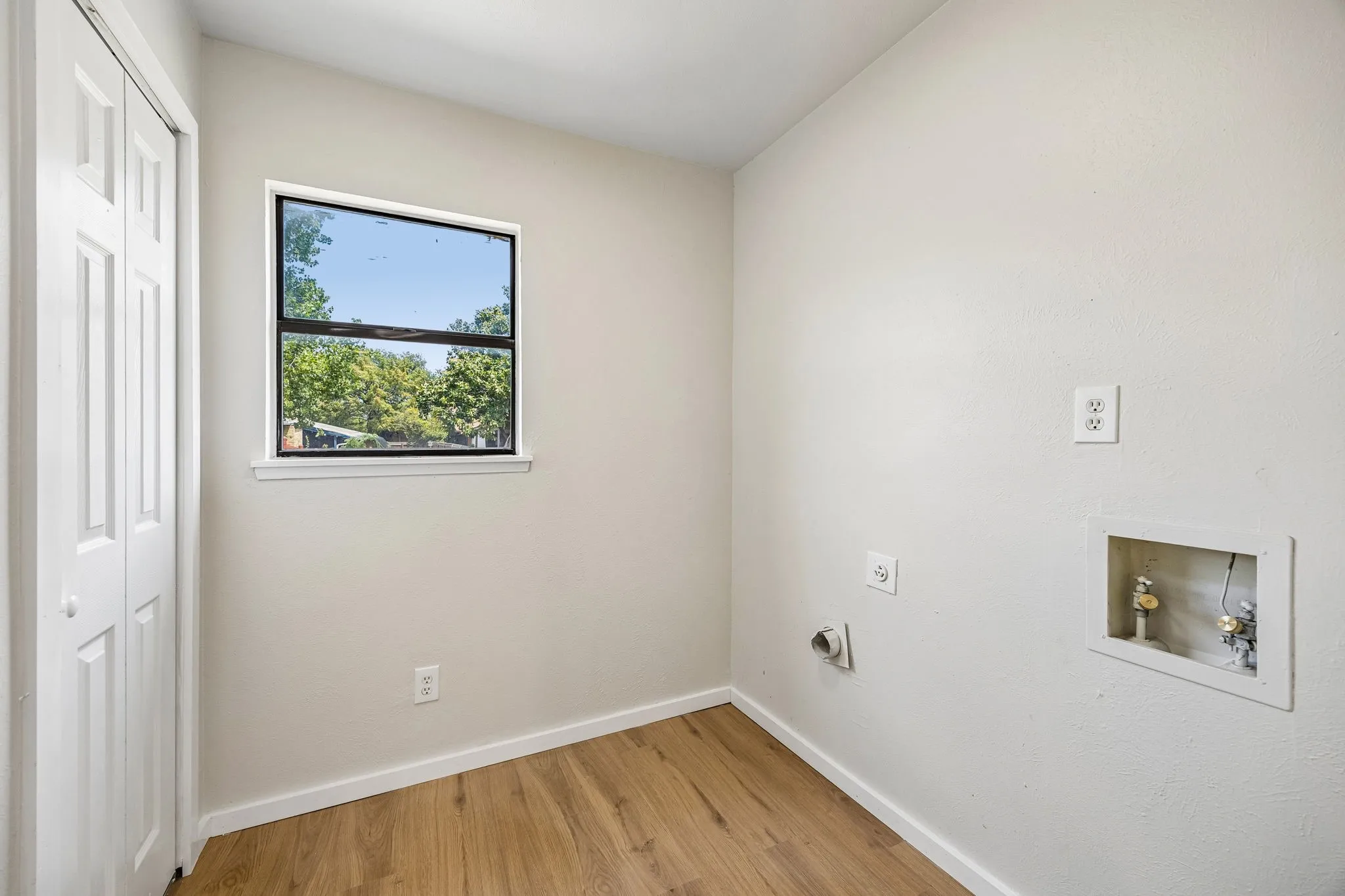 Single Family Residence For Sale in Dallas County , 11711 Kilkirk Lane, Dallas, Texas 75228, 4 Bedroom, 2 Bathroom, 2 Garage spaces, 2,151 Sqft, built in 1979, mls#21368265, Real Estate Agent in Dallas, Homes For Sale in Dallas county, Homes For Sale in Dallas, Realtor in Dallas Texas, Real Estate Brokerage Independent Realty Texas, Luminita Cordes Realtor