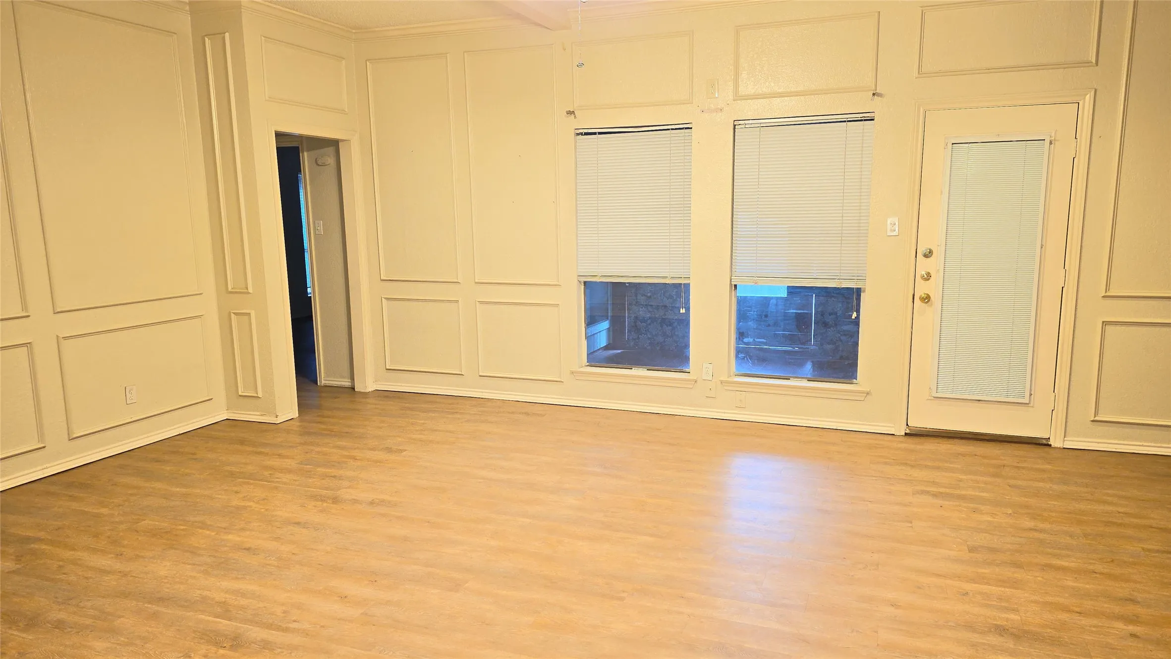 Single Family Residence For Sale in Tarrant County , 4401 Waycross Drive, Arlington, Texas 76016, 4 Bedroom, 3 Bathroom, 2 Garage spaces, 2,474 Sqft, built in 1982, mls#21370741, Real Estate Agent in Arlington, Homes For Sale in Tarrant county, Homes For Sale in Arlington, Realtor in Arlington Texas, Real Estate Brokerage Independent Realty Texas, Luminita Cordes Realtor