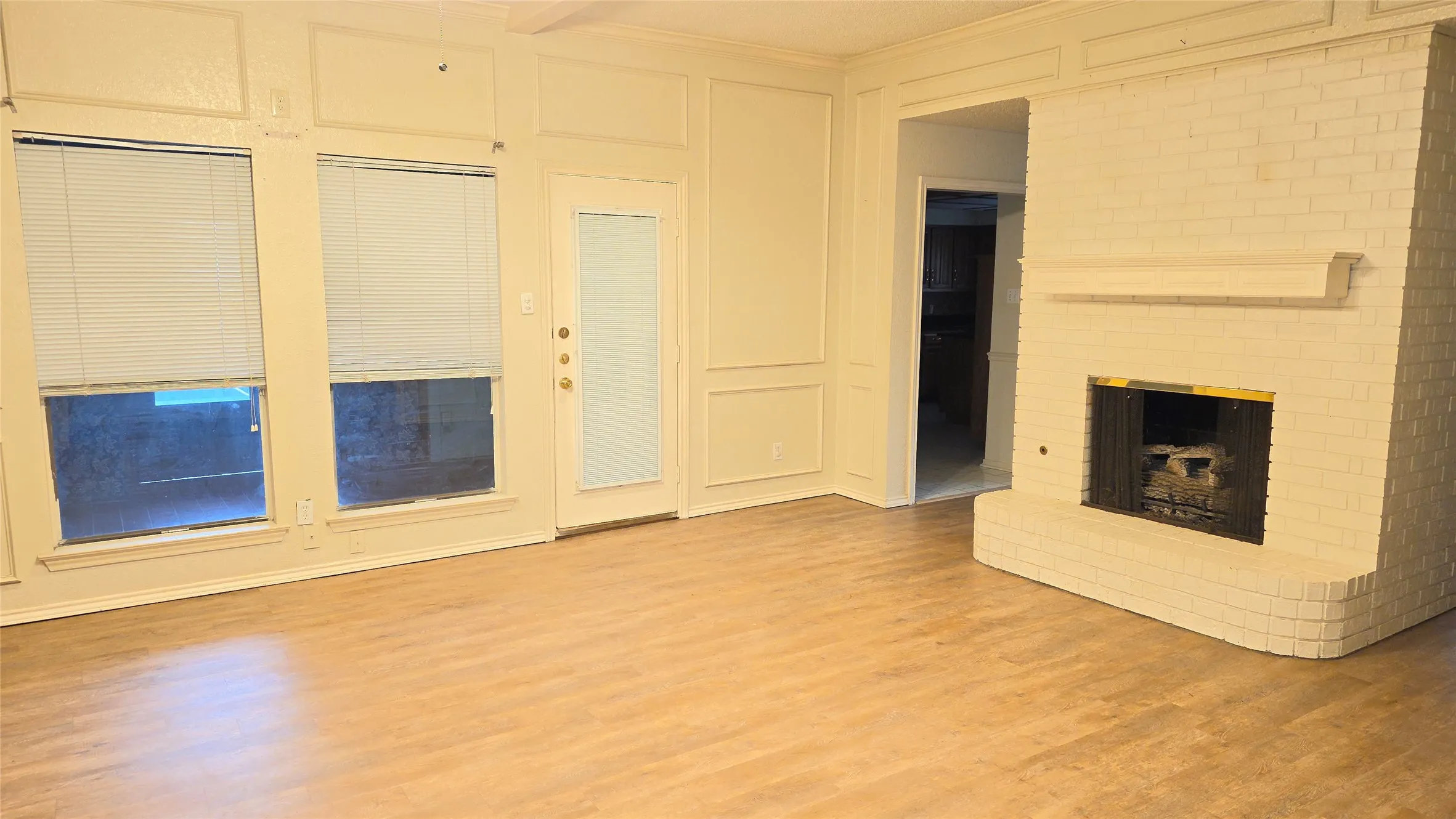 Single Family Residence For Sale in Tarrant County , 4401 Waycross Drive, Arlington, Texas 76016, 4 Bedroom, 3 Bathroom, 2 Garage spaces, 2,474 Sqft, built in 1982, mls#21370741, Real Estate Agent in Arlington, Homes For Sale in Tarrant county, Homes For Sale in Arlington, Realtor in Arlington Texas, Real Estate Brokerage Independent Realty Texas, Luminita Cordes Realtor