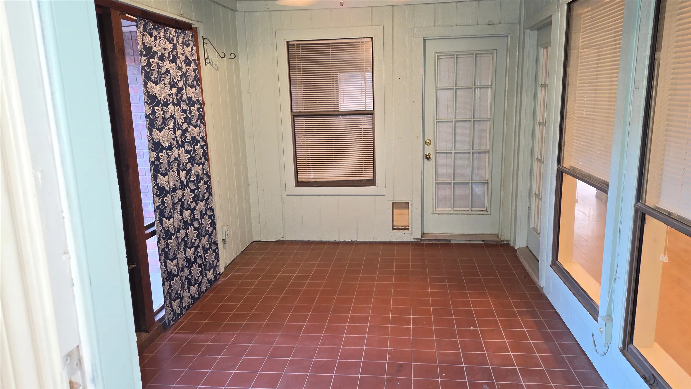 Single Family Residence For Sale in Tarrant County , 4401 Waycross Drive, Arlington, Texas 76016, 4 Bedroom, 3 Bathroom, 2 Garage spaces, 2,474 Sqft, built in 1982, mls#21370741, Real Estate Agent in Arlington, Homes For Sale in Tarrant county, Homes For Sale in Arlington, Realtor in Arlington Texas, Real Estate Brokerage Independent Realty Texas, Luminita Cordes Realtor