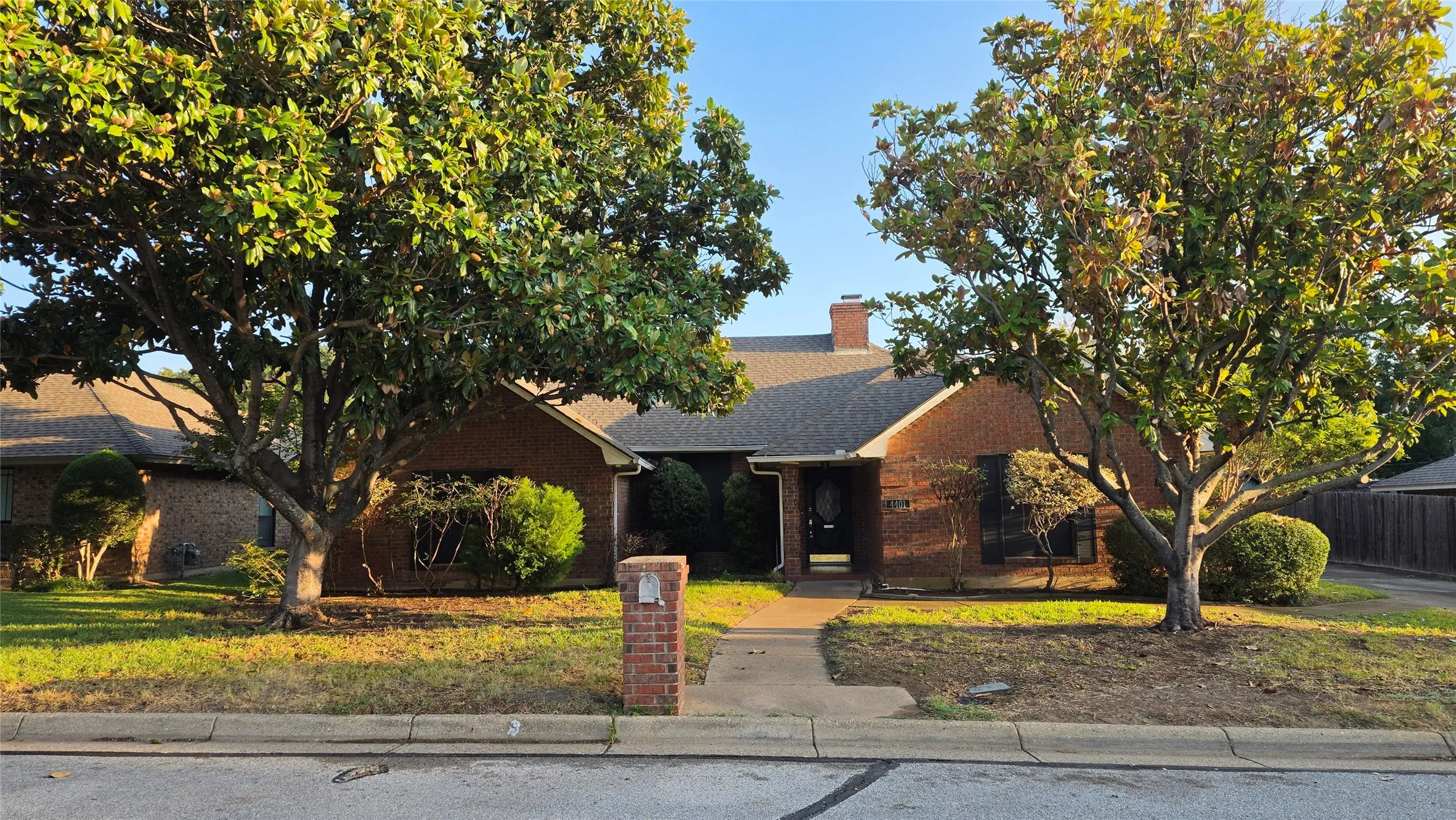 Single Family Residence For Sale in Tarrant County , 4401 Waycross Drive, Arlington, Texas 76016, 4 Bedroom, 3 Bathroom, 2 Garage spaces, 2,474 Sqft, built in 1982, mls#21370741, Real Estate Agent in Arlington, Homes For Sale in Tarrant county, Homes For Sale in Arlington, Realtor in Arlington Texas, Real Estate Brokerage Independent Realty Texas, Luminita Cordes Realtor