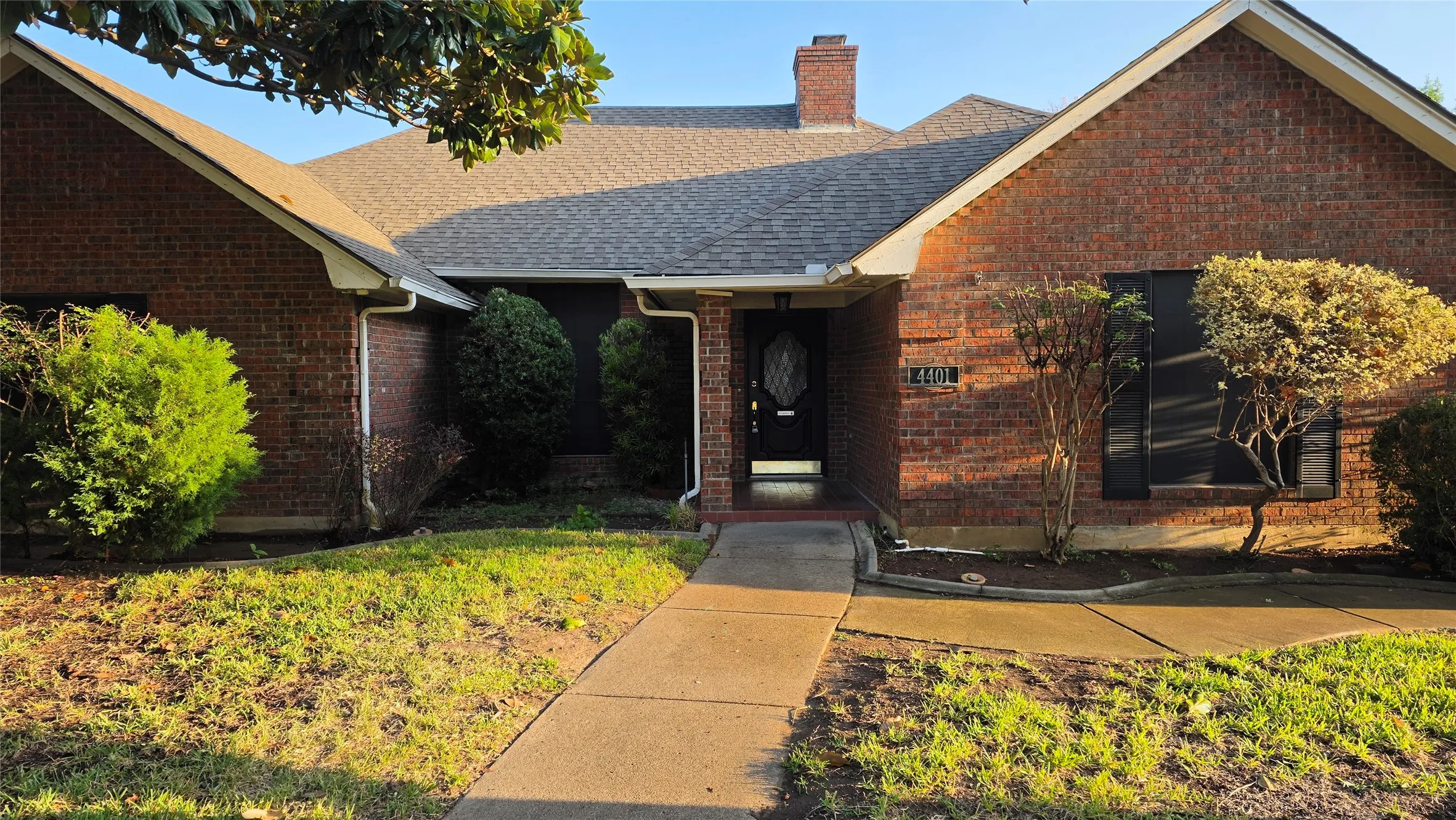 Single Family Residence For Sale in Tarrant County , 4401 Waycross Drive, Arlington, Texas 76016, 4 Bedroom, 3 Bathroom, 2 Garage spaces, 2,474 Sqft, built in 1982, mls#21370741, Real Estate Agent in Arlington, Homes For Sale in Tarrant county, Homes For Sale in Arlington, Realtor in Arlington Texas, Real Estate Brokerage Independent Realty Texas, Luminita Cordes Realtor