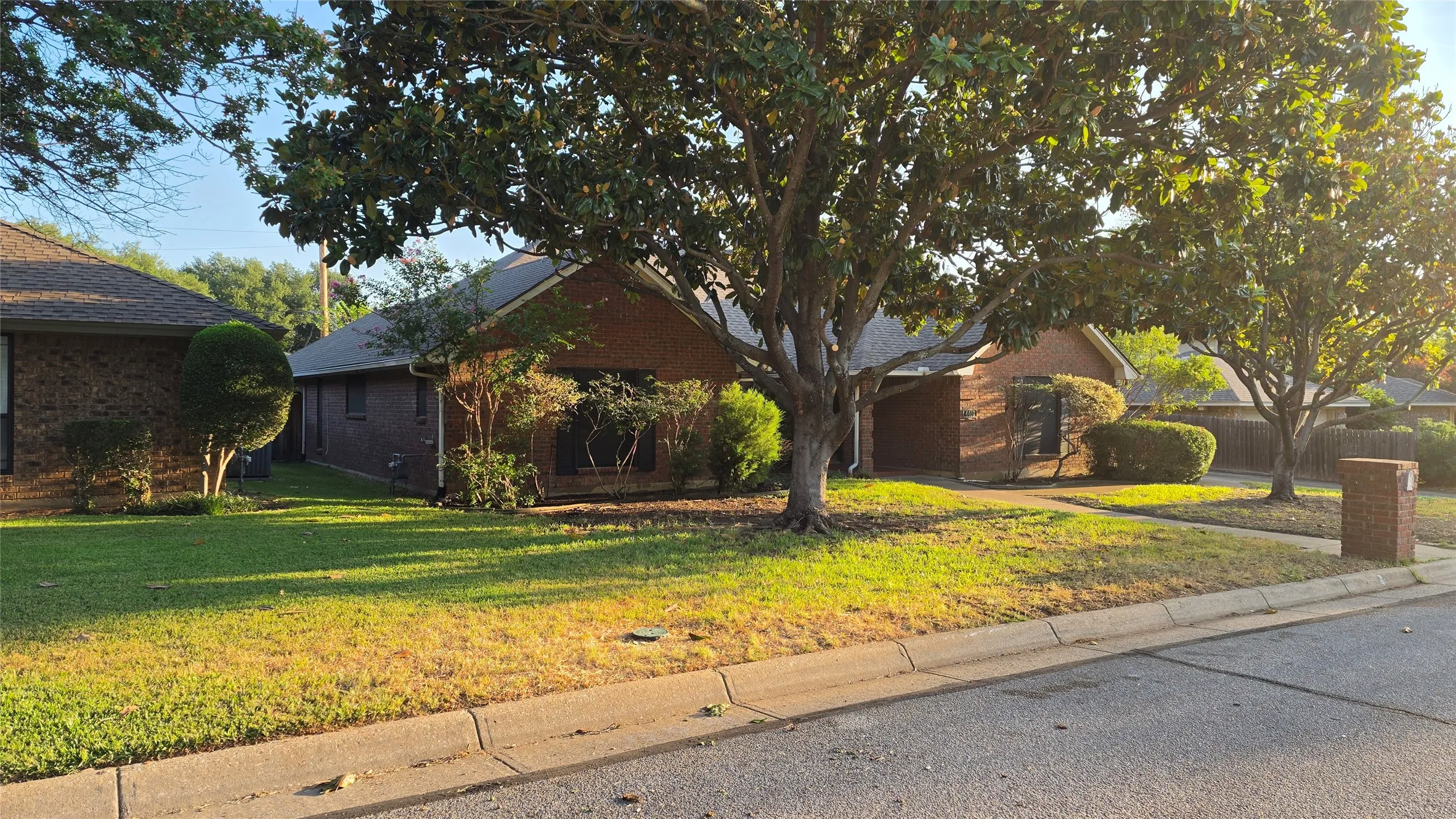 Single Family Residence For Sale in Tarrant County , 4401 Waycross Drive, Arlington, Texas 76016, 4 Bedroom, 3 Bathroom, 2 Garage spaces, 2,474 Sqft, built in 1982, mls#21370741, Real Estate Agent in Arlington, Homes For Sale in Tarrant county, Homes For Sale in Arlington, Realtor in Arlington Texas, Real Estate Brokerage Independent Realty Texas, Luminita Cordes Realtor