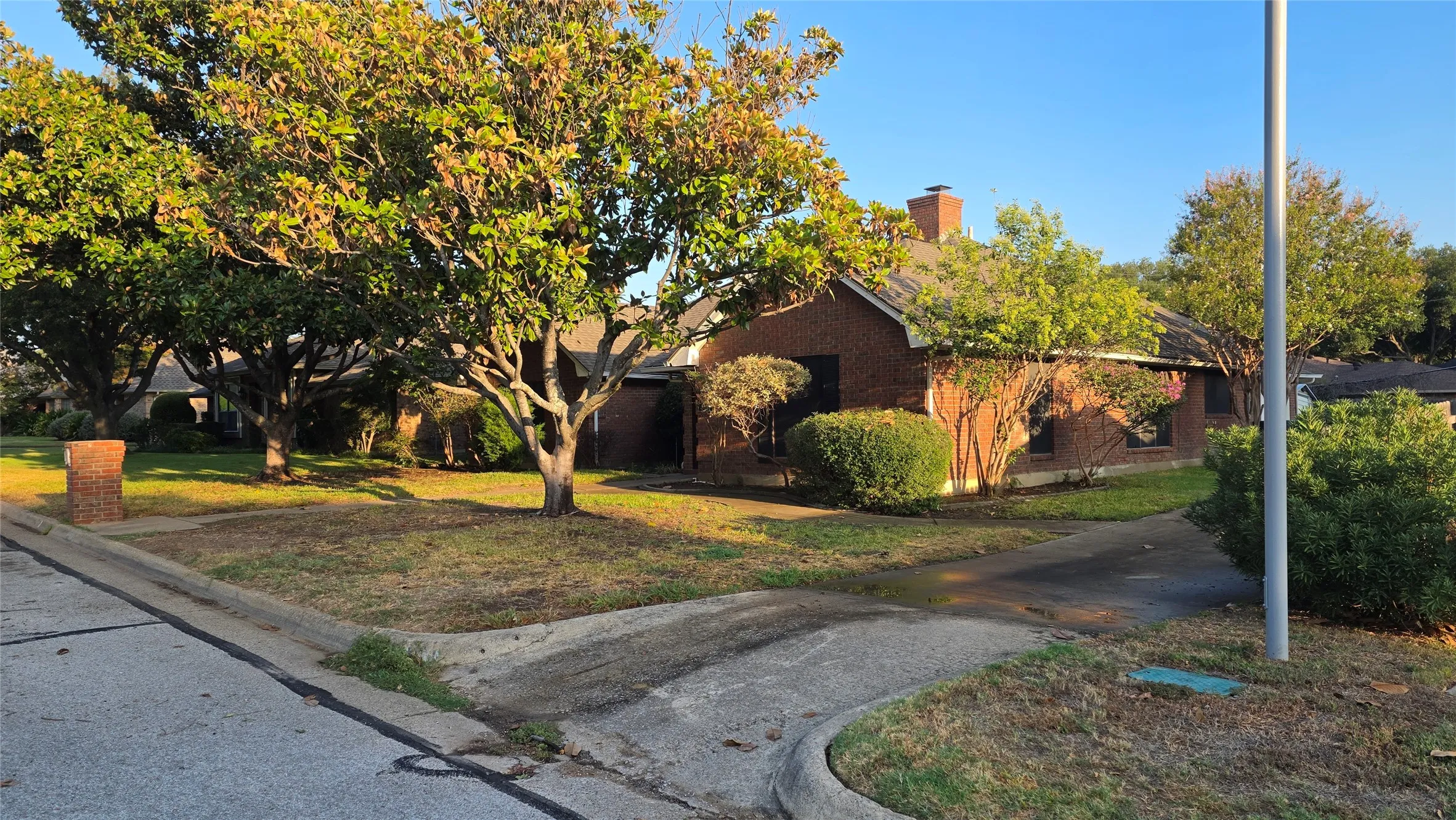 Single Family Residence For Sale in Tarrant County , 4401 Waycross Drive, Arlington, Texas 76016, 4 Bedroom, 3 Bathroom, 2 Garage spaces, 2,474 Sqft, built in 1982, mls#21370741, Real Estate Agent in Arlington, Homes For Sale in Tarrant county, Homes For Sale in Arlington, Realtor in Arlington Texas, Real Estate Brokerage Independent Realty Texas, Luminita Cordes Realtor