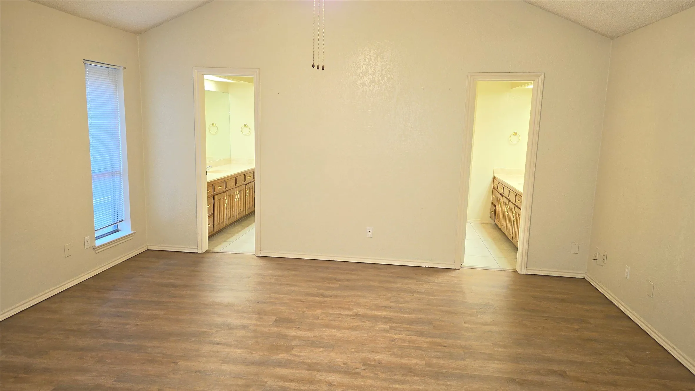 Single Family Residence For Sale in Tarrant County , 4401 Waycross Drive, Arlington, Texas 76016, 4 Bedroom, 3 Bathroom, 2 Garage spaces, 2,474 Sqft, built in 1982, mls#21370741, Real Estate Agent in Arlington, Homes For Sale in Tarrant county, Homes For Sale in Arlington, Realtor in Arlington Texas, Real Estate Brokerage Independent Realty Texas, Luminita Cordes Realtor