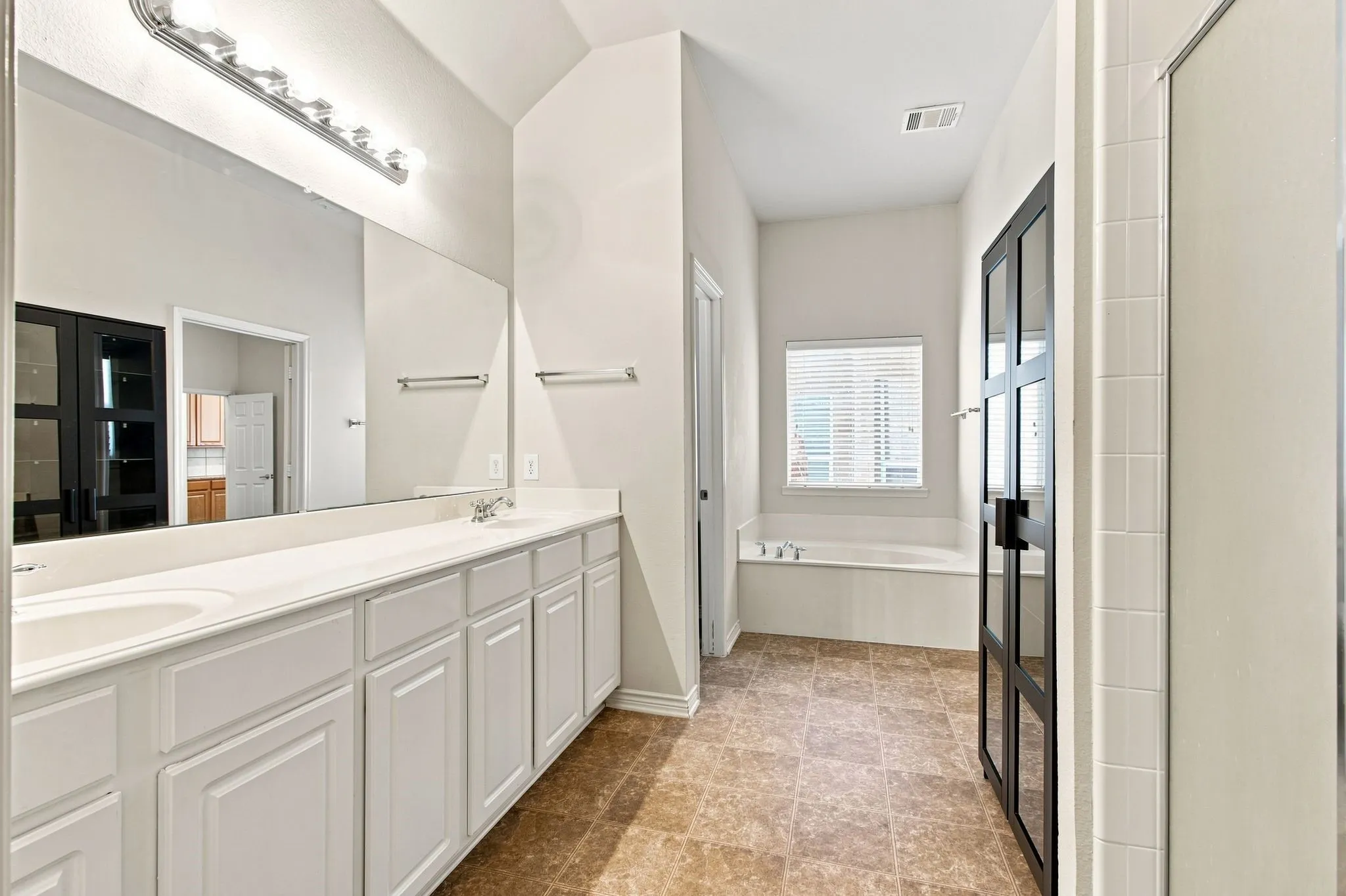 Single Family Residence For Sale in Collin County , 7961 Crampton Lane, Frisco, Texas 75035, 3 Bedroom, 2 Bathroom, 2 Garage spaces, 1,785 Sqft, built in 2006, mls#21369486, Real Estate Agent in Frisco, Homes For Sale in Collin county, Homes For Sale in Frisco, Realtor in Frisco Texas, Real Estate Brokerage Independent Realty Texas, Luminita Cordes Realtor