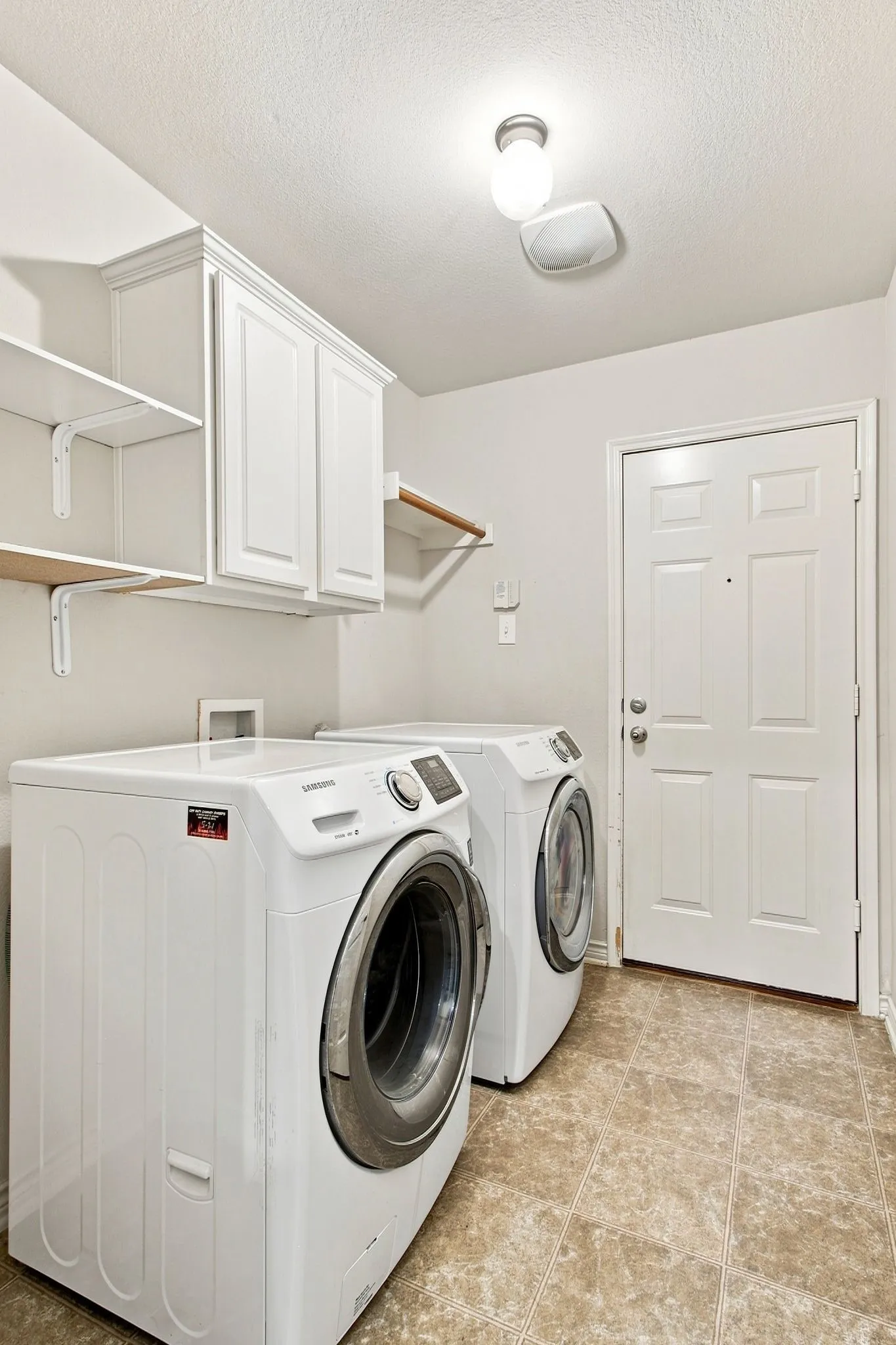 Single Family Residence For Sale in Collin County , 7961 Crampton Lane, Frisco, Texas 75035, 3 Bedroom, 2 Bathroom, 2 Garage spaces, 1,785 Sqft, built in 2006, mls#21369486, Real Estate Agent in Frisco, Homes For Sale in Collin county, Homes For Sale in Frisco, Realtor in Frisco Texas, Real Estate Brokerage Independent Realty Texas, Luminita Cordes Realtor