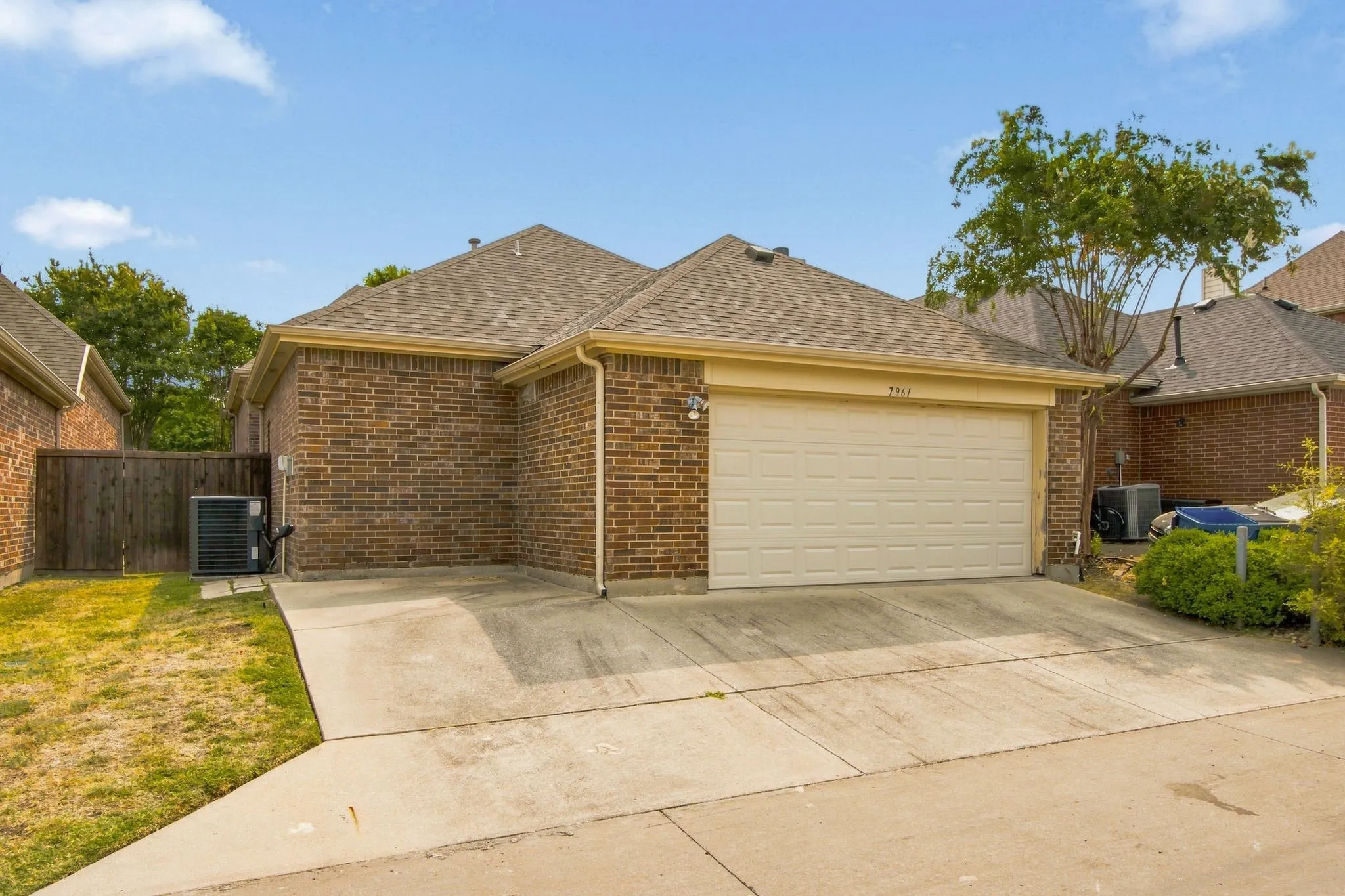 Single Family Residence For Sale in Collin County , 7961 Crampton Lane, Frisco, Texas 75035, 3 Bedroom, 2 Bathroom, 2 Garage spaces, 1,785 Sqft, built in 2006, mls#21369486, Real Estate Agent in Frisco, Homes For Sale in Collin county, Homes For Sale in Frisco, Realtor in Frisco Texas, Real Estate Brokerage Independent Realty Texas, Luminita Cordes Realtor