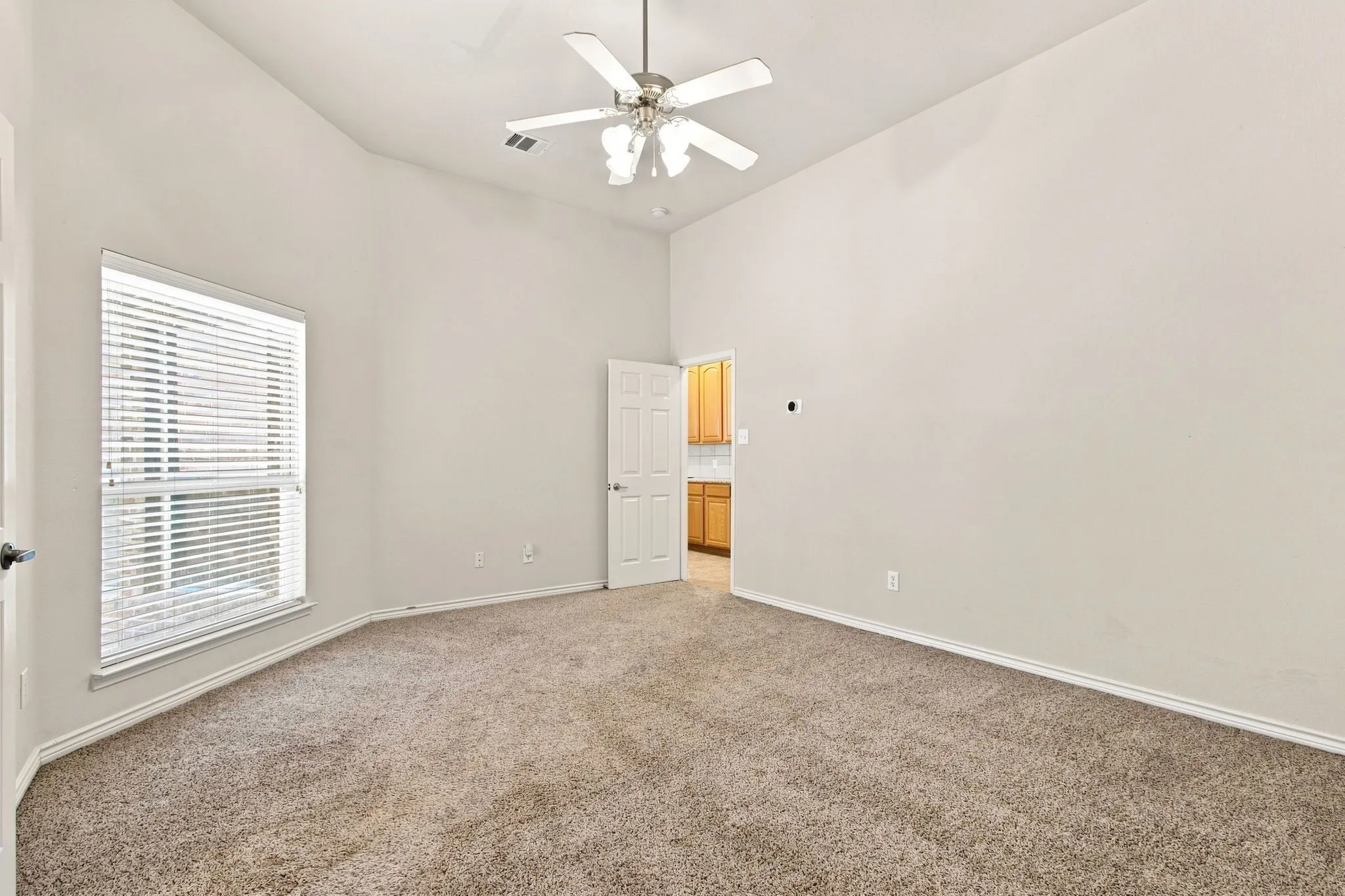 Single Family Residence For Sale in Collin County , 7961 Crampton Lane, Frisco, Texas 75035, 3 Bedroom, 2 Bathroom, 2 Garage spaces, 1,785 Sqft, built in 2006, mls#21369486, Real Estate Agent in Frisco, Homes For Sale in Collin county, Homes For Sale in Frisco, Realtor in Frisco Texas, Real Estate Brokerage Independent Realty Texas, Luminita Cordes Realtor