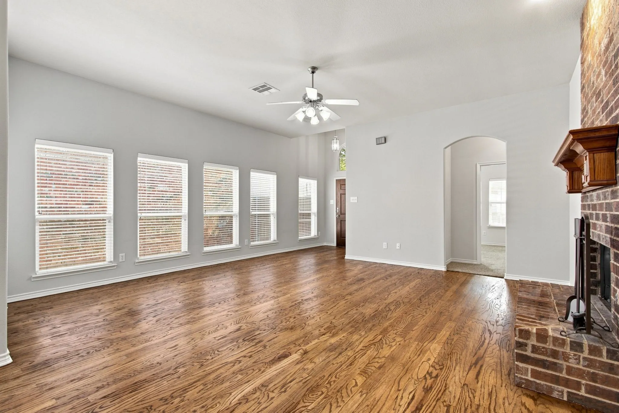 Single Family Residence For Sale in Collin County , 7961 Crampton Lane, Frisco, Texas 75035, 3 Bedroom, 2 Bathroom, 2 Garage spaces, 1,785 Sqft, built in 2006, mls#21369486, Real Estate Agent in Frisco, Homes For Sale in Collin county, Homes For Sale in Frisco, Realtor in Frisco Texas, Real Estate Brokerage Independent Realty Texas, Luminita Cordes Realtor