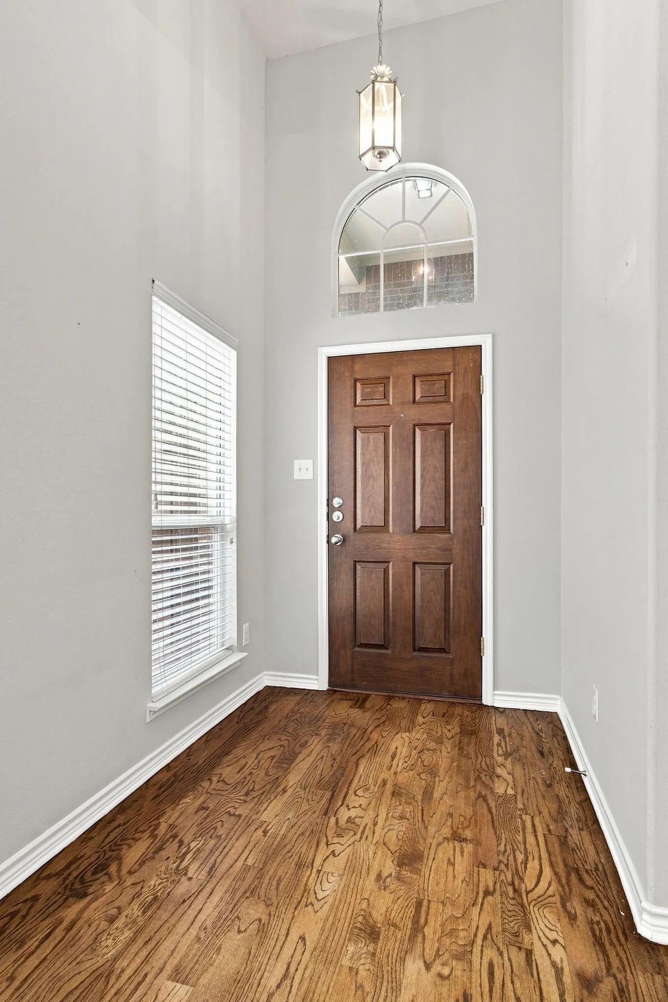 Single Family Residence For Sale in Collin County , 7961 Crampton Lane, Frisco, Texas 75035, 3 Bedroom, 2 Bathroom, 2 Garage spaces, 1,785 Sqft, built in 2006, mls#21369486, Real Estate Agent in Frisco, Homes For Sale in Collin county, Homes For Sale in Frisco, Realtor in Frisco Texas, Real Estate Brokerage Independent Realty Texas, Luminita Cordes Realtor