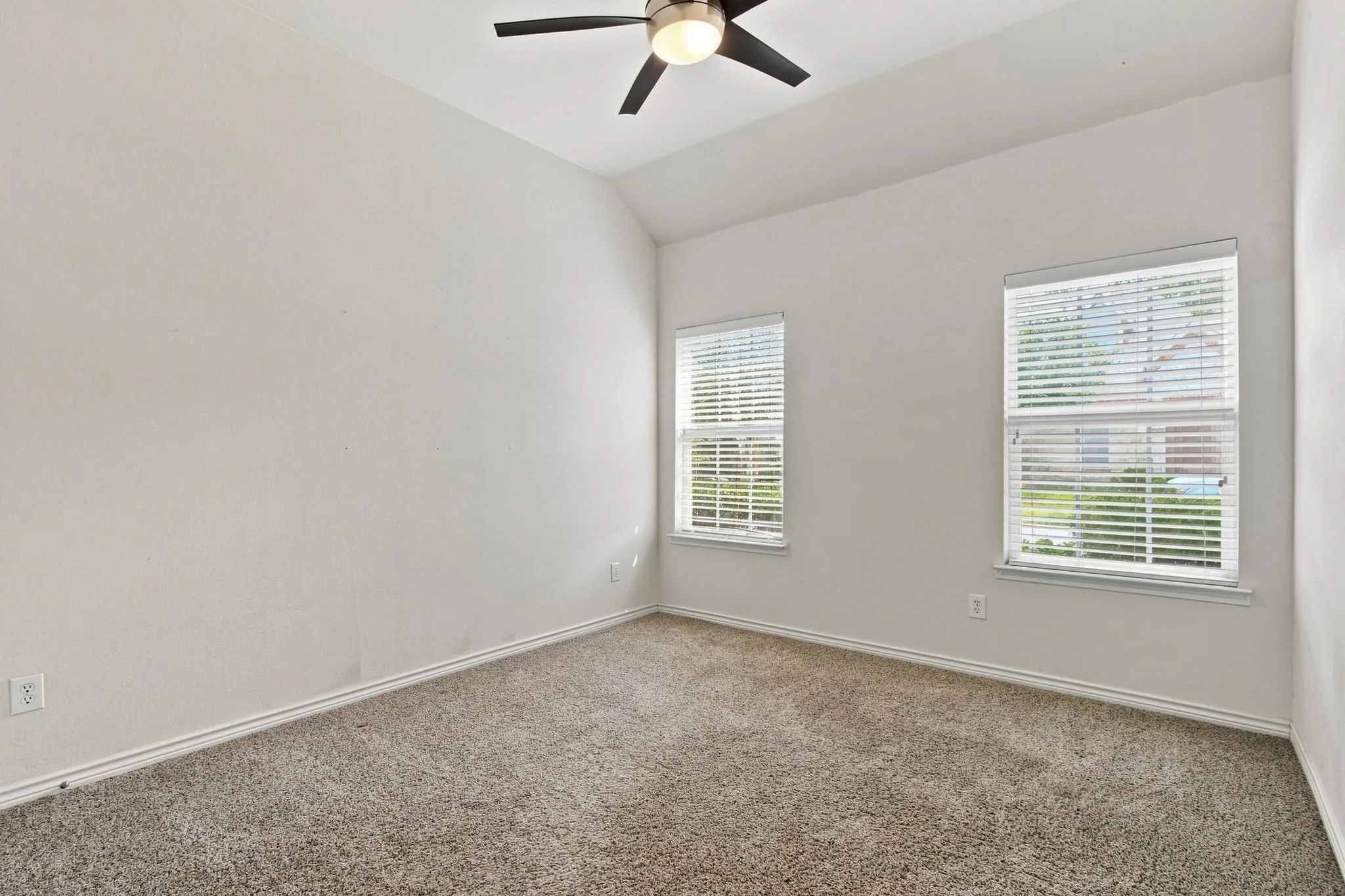 Single Family Residence For Sale in Collin County , 7961 Crampton Lane, Frisco, Texas 75035, 3 Bedroom, 2 Bathroom, 2 Garage spaces, 1,785 Sqft, built in 2006, mls#21369486, Real Estate Agent in Frisco, Homes For Sale in Collin county, Homes For Sale in Frisco, Realtor in Frisco Texas, Real Estate Brokerage Independent Realty Texas, Luminita Cordes Realtor