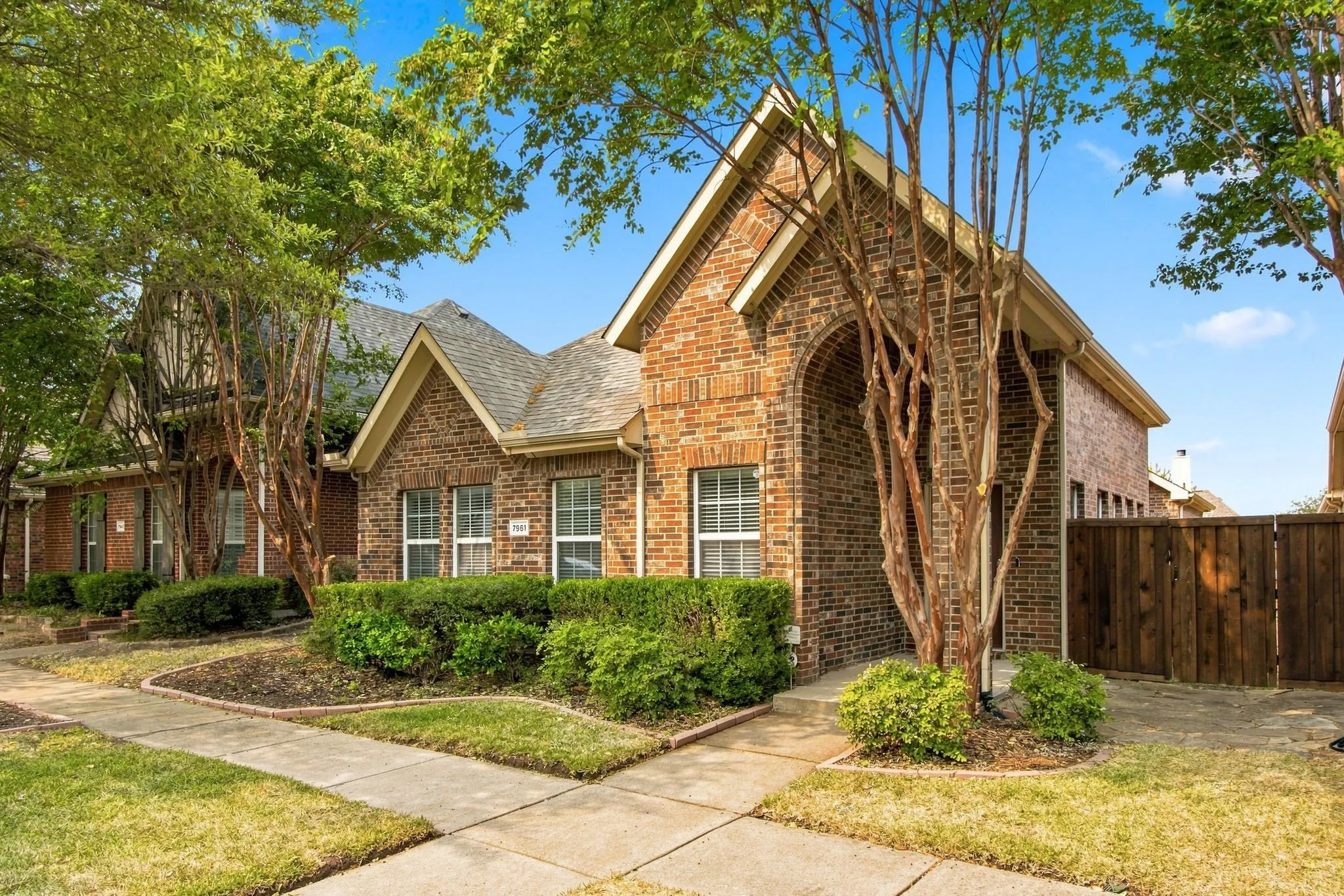 Single Family Residence For Sale in Collin County , 7961 Crampton Lane, Frisco, Texas 75035, 3 Bedroom, 2 Bathroom, 2 Garage spaces, 1,785 Sqft, built in 2006, mls#21369486, Real Estate Agent in Frisco, Homes For Sale in Collin county, Homes For Sale in Frisco, Realtor in Frisco Texas, Real Estate Brokerage Independent Realty Texas, Luminita Cordes Realtor