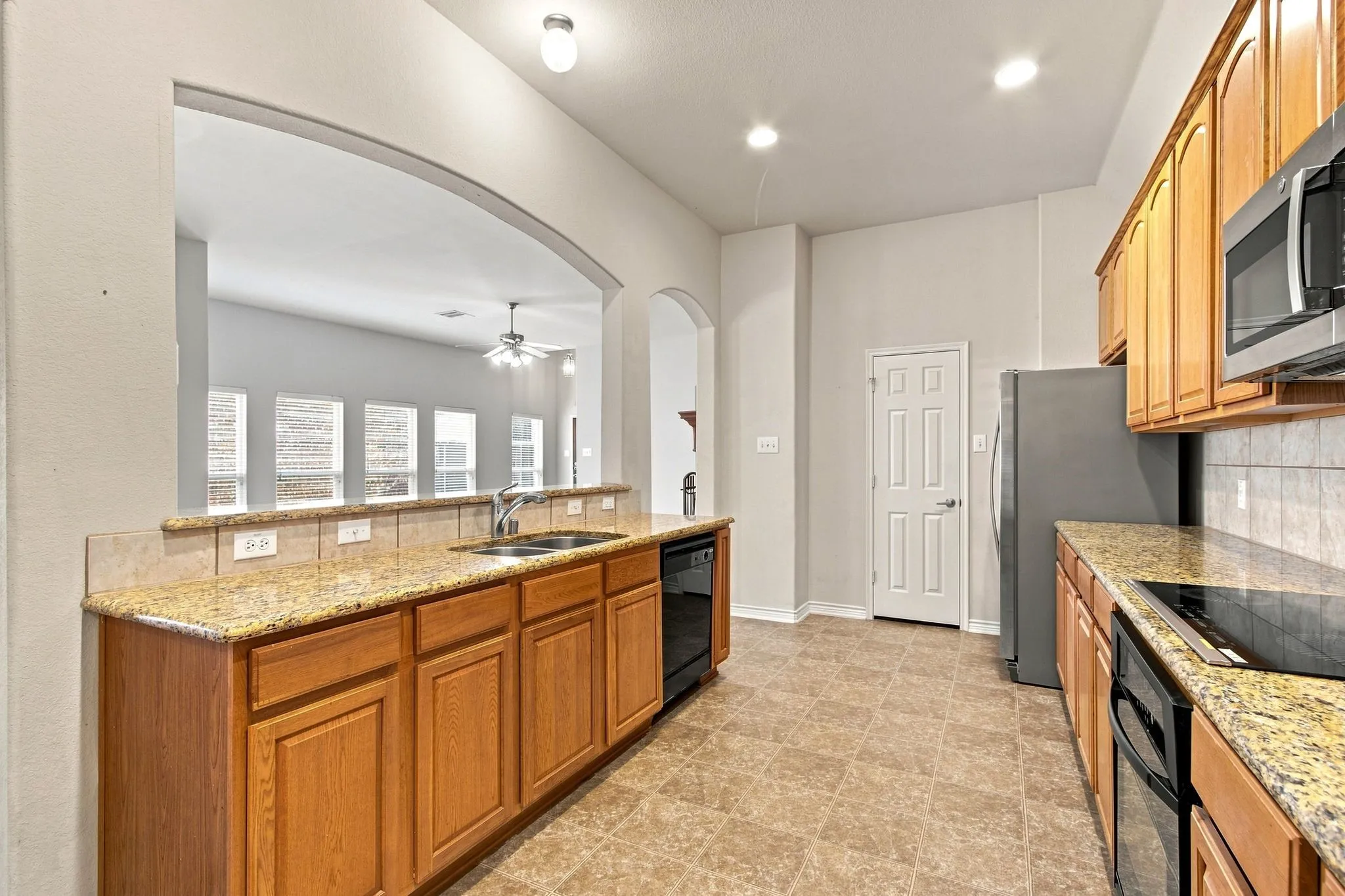 Single Family Residence For Sale in Collin County , 7961 Crampton Lane, Frisco, Texas 75035, 3 Bedroom, 2 Bathroom, 2 Garage spaces, 1,785 Sqft, built in 2006, mls#21369486, Real Estate Agent in Frisco, Homes For Sale in Collin county, Homes For Sale in Frisco, Realtor in Frisco Texas, Real Estate Brokerage Independent Realty Texas, Luminita Cordes Realtor