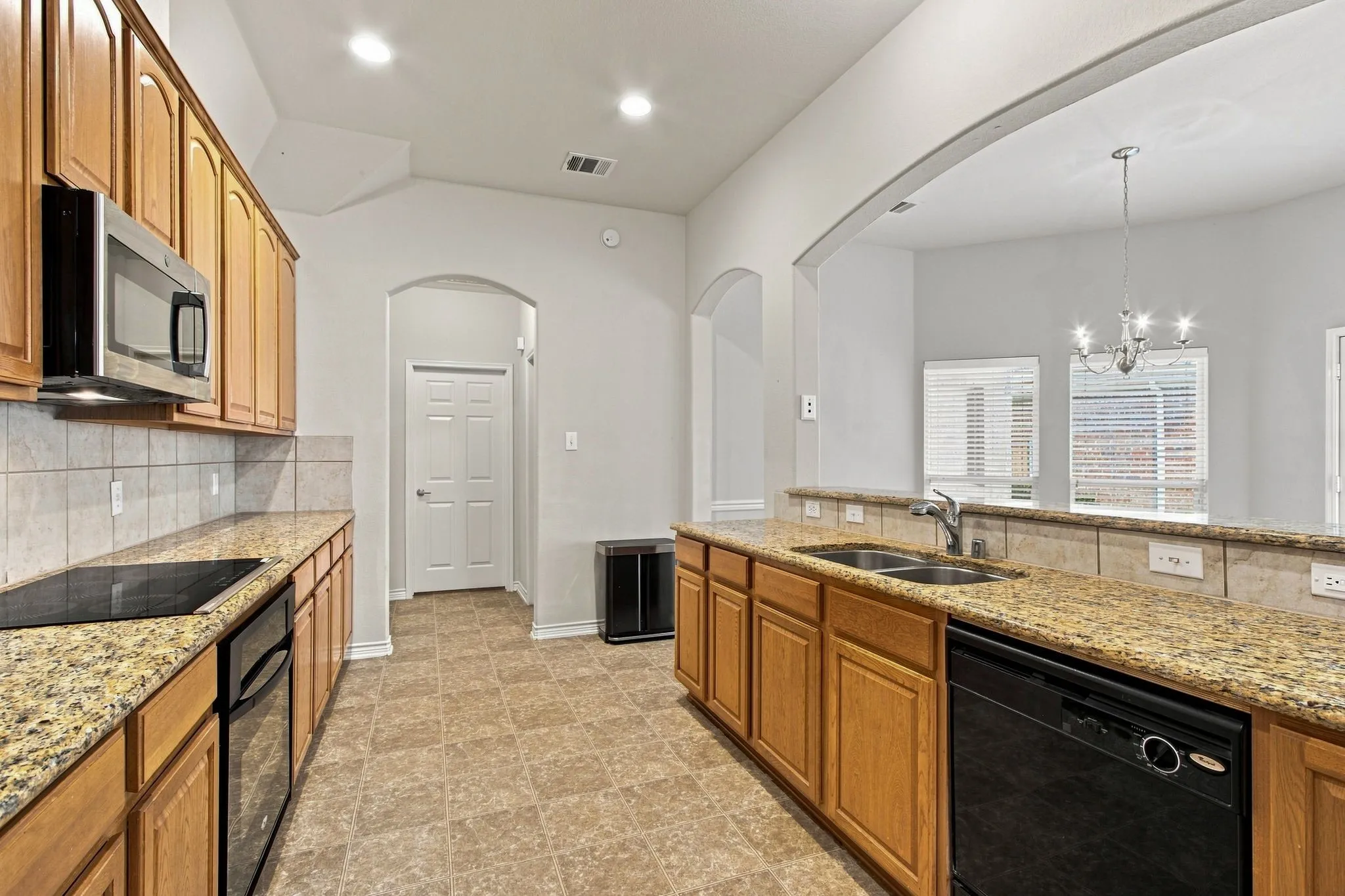 Single Family Residence For Sale in Collin County , 7961 Crampton Lane, Frisco, Texas 75035, 3 Bedroom, 2 Bathroom, 2 Garage spaces, 1,785 Sqft, built in 2006, mls#21369486, Real Estate Agent in Frisco, Homes For Sale in Collin county, Homes For Sale in Frisco, Realtor in Frisco Texas, Real Estate Brokerage Independent Realty Texas, Luminita Cordes Realtor
