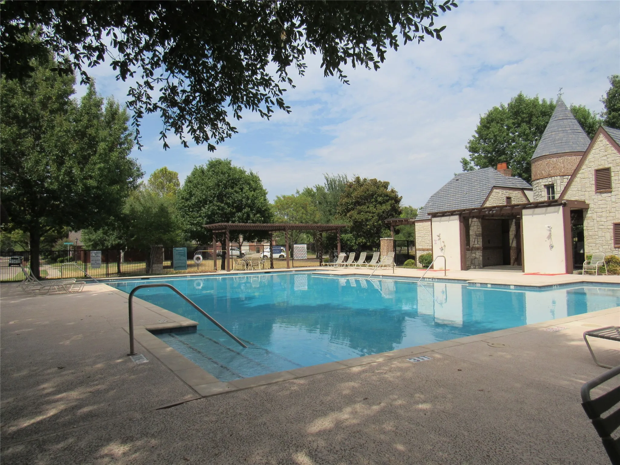 Single Family Residence For Sale in Collin County , 7961 Crampton Lane, Frisco, Texas 75035, 3 Bedroom, 2 Bathroom, 2 Garage spaces, 1,785 Sqft, built in 2006, mls#21369486, Real Estate Agent in Frisco, Homes For Sale in Collin county, Homes For Sale in Frisco, Realtor in Frisco Texas, Real Estate Brokerage Independent Realty Texas, Luminita Cordes Realtor