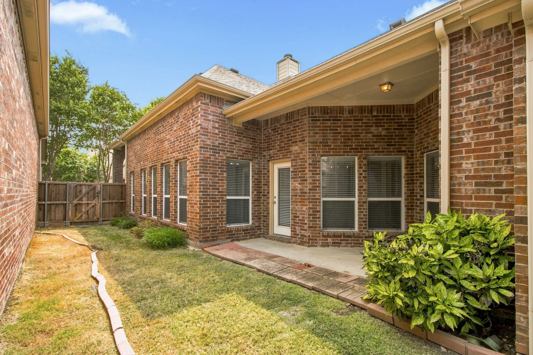 Single Family Residence For Sale in Collin County , 7961 Crampton Lane, Frisco, Texas 75035, 3 Bedroom, 2 Bathroom, 2 Garage spaces, 1,785 Sqft, built in 2006, mls#21369486, Real Estate Agent in Frisco, Homes For Sale in Collin county, Homes For Sale in Frisco, Realtor in Frisco Texas, Real Estate Brokerage Independent Realty Texas, Luminita Cordes Realtor