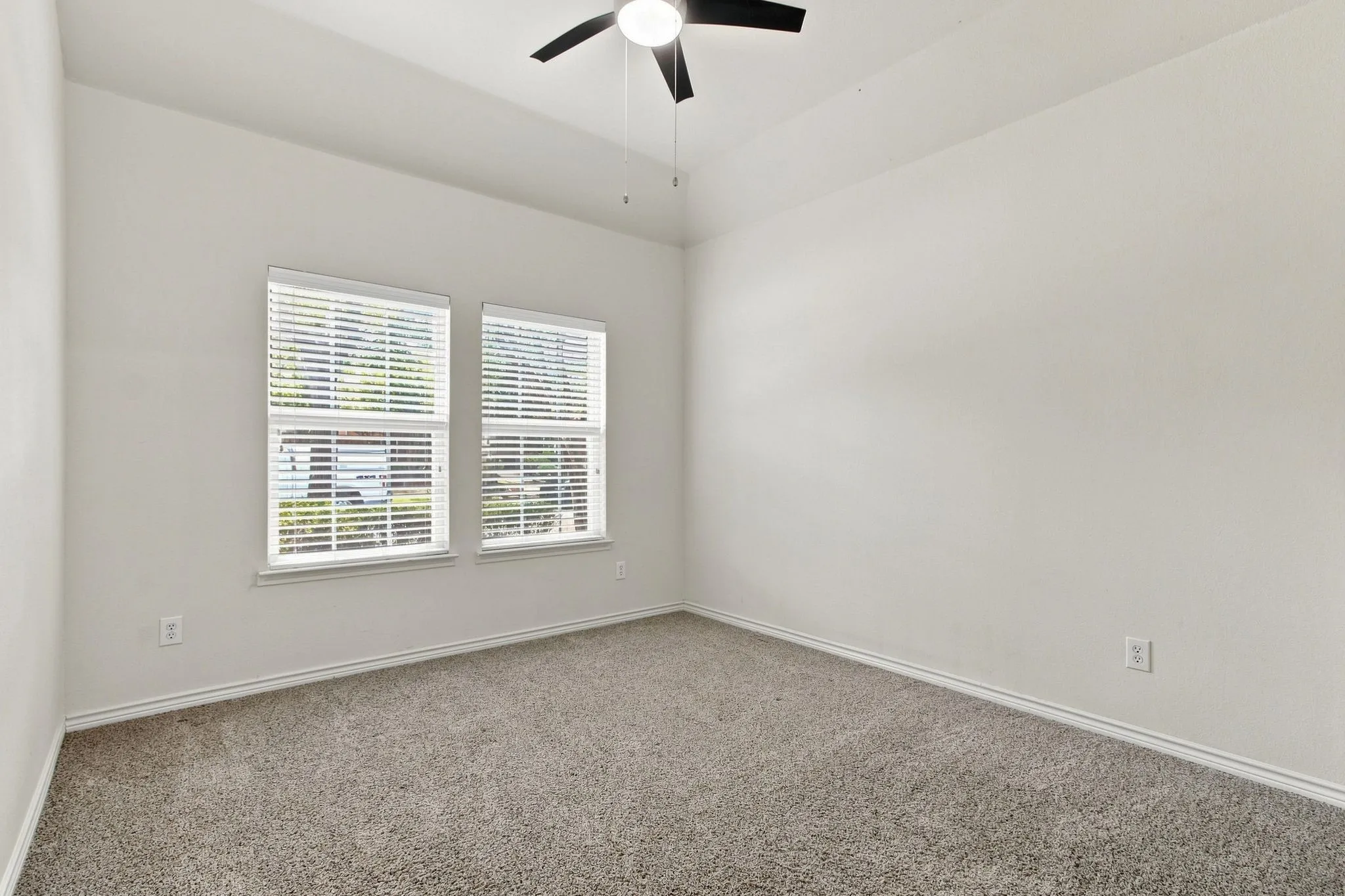 Single Family Residence For Sale in Collin County , 7961 Crampton Lane, Frisco, Texas 75035, 3 Bedroom, 2 Bathroom, 2 Garage spaces, 1,785 Sqft, built in 2006, mls#21369486, Real Estate Agent in Frisco, Homes For Sale in Collin county, Homes For Sale in Frisco, Realtor in Frisco Texas, Real Estate Brokerage Independent Realty Texas, Luminita Cordes Realtor