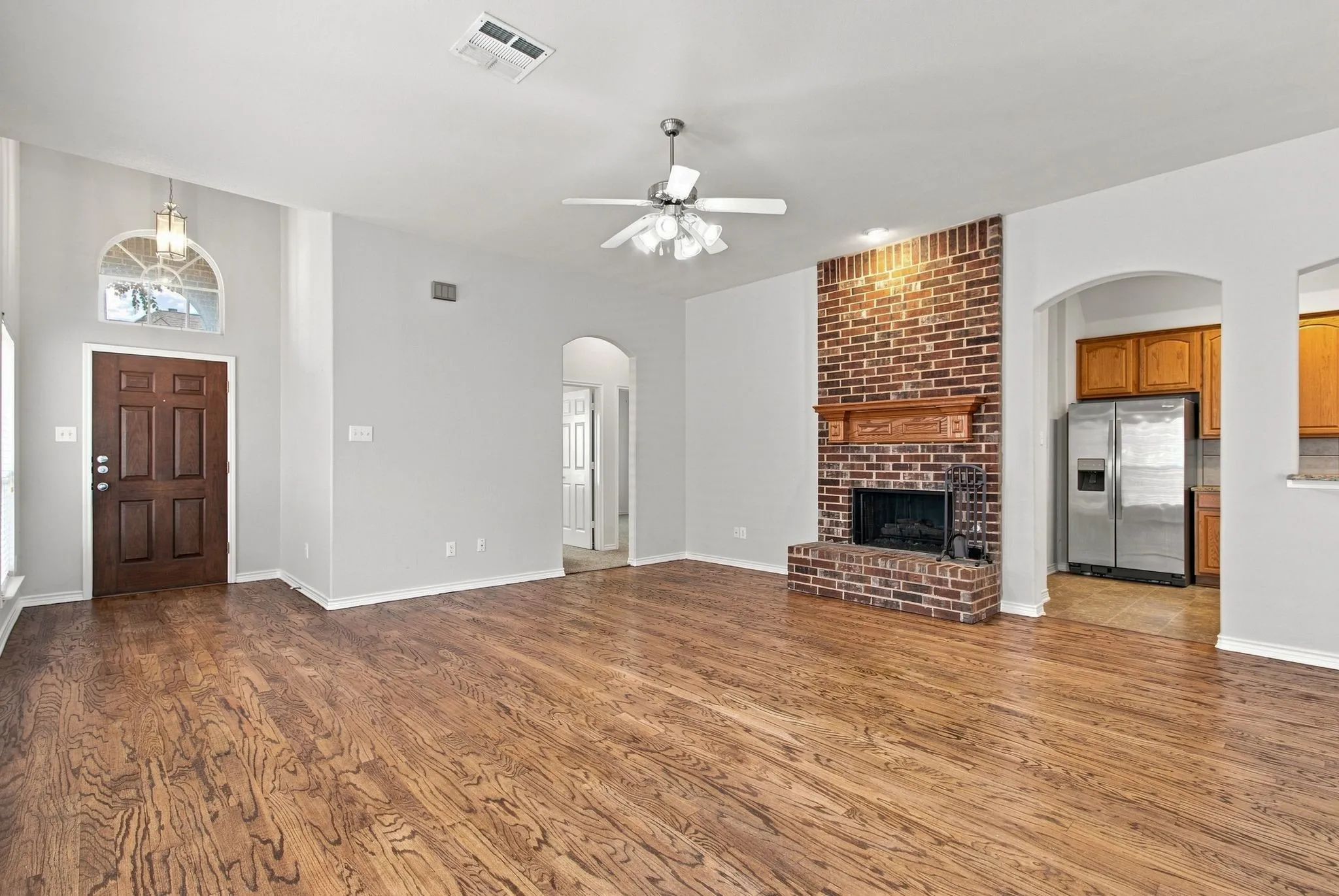 Single Family Residence For Sale in Collin County , 7961 Crampton Lane, Frisco, Texas 75035, 3 Bedroom, 2 Bathroom, 2 Garage spaces, 1,785 Sqft, built in 2006, mls#21369486, Real Estate Agent in Frisco, Homes For Sale in Collin county, Homes For Sale in Frisco, Realtor in Frisco Texas, Real Estate Brokerage Independent Realty Texas, Luminita Cordes Realtor