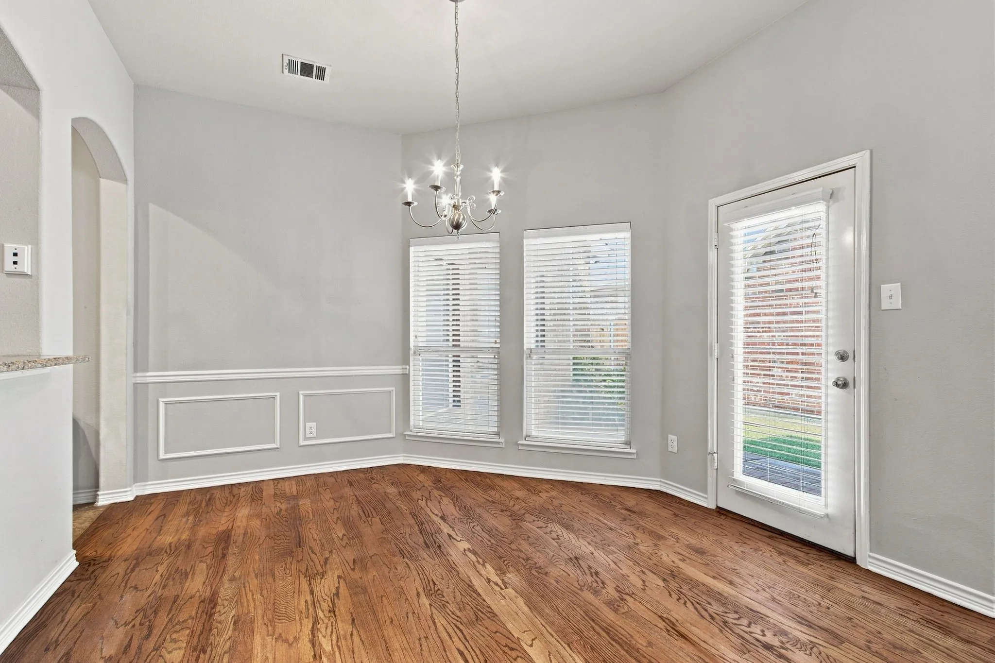 Single Family Residence For Sale in Collin County , 7961 Crampton Lane, Frisco, Texas 75035, 3 Bedroom, 2 Bathroom, 2 Garage spaces, 1,785 Sqft, built in 2006, mls#21369486, Real Estate Agent in Frisco, Homes For Sale in Collin county, Homes For Sale in Frisco, Realtor in Frisco Texas, Real Estate Brokerage Independent Realty Texas, Luminita Cordes Realtor