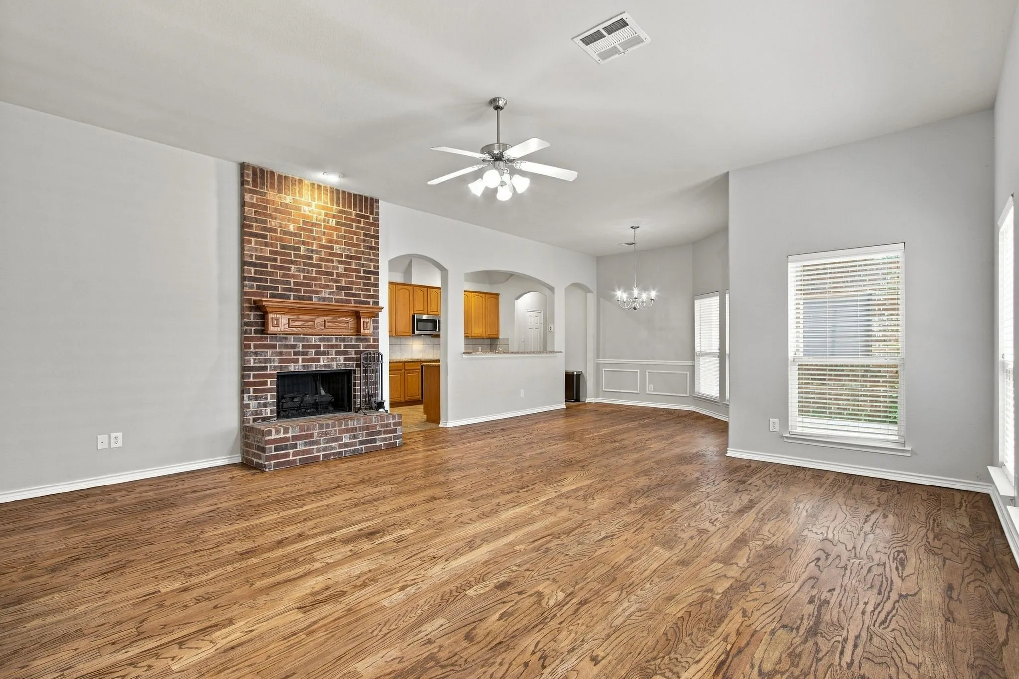 Single Family Residence For Sale in Collin County , 7961 Crampton Lane, Frisco, Texas 75035, 3 Bedroom, 2 Bathroom, 2 Garage spaces, 1,785 Sqft, built in 2006, mls#21369486, Real Estate Agent in Frisco, Homes For Sale in Collin county, Homes For Sale in Frisco, Realtor in Frisco Texas, Real Estate Brokerage Independent Realty Texas, Luminita Cordes Realtor