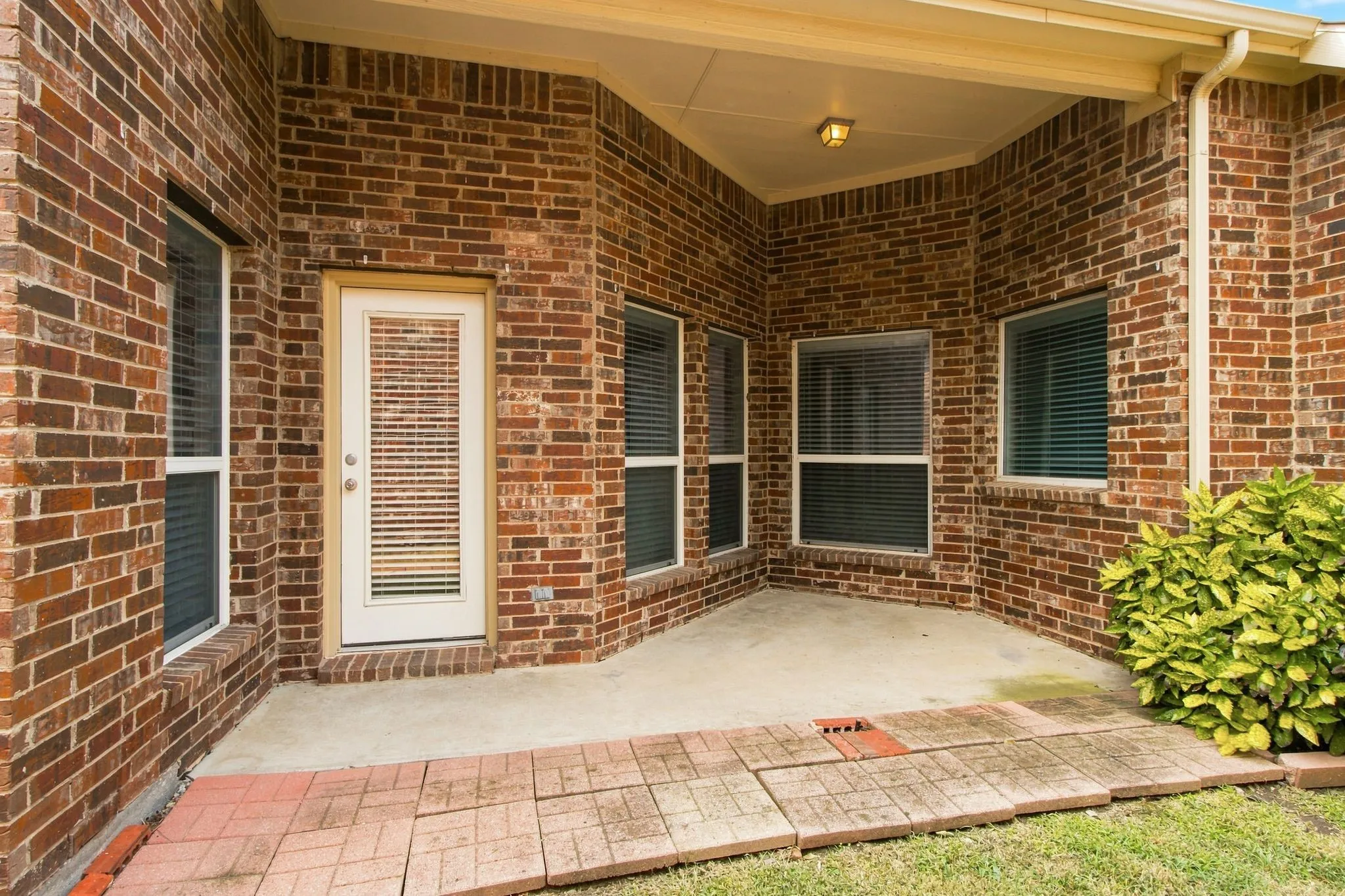 Single Family Residence For Sale in Collin County , 7961 Crampton Lane, Frisco, Texas 75035, 3 Bedroom, 2 Bathroom, 2 Garage spaces, 1,785 Sqft, built in 2006, mls#21369486, Real Estate Agent in Frisco, Homes For Sale in Collin county, Homes For Sale in Frisco, Realtor in Frisco Texas, Real Estate Brokerage Independent Realty Texas, Luminita Cordes Realtor
